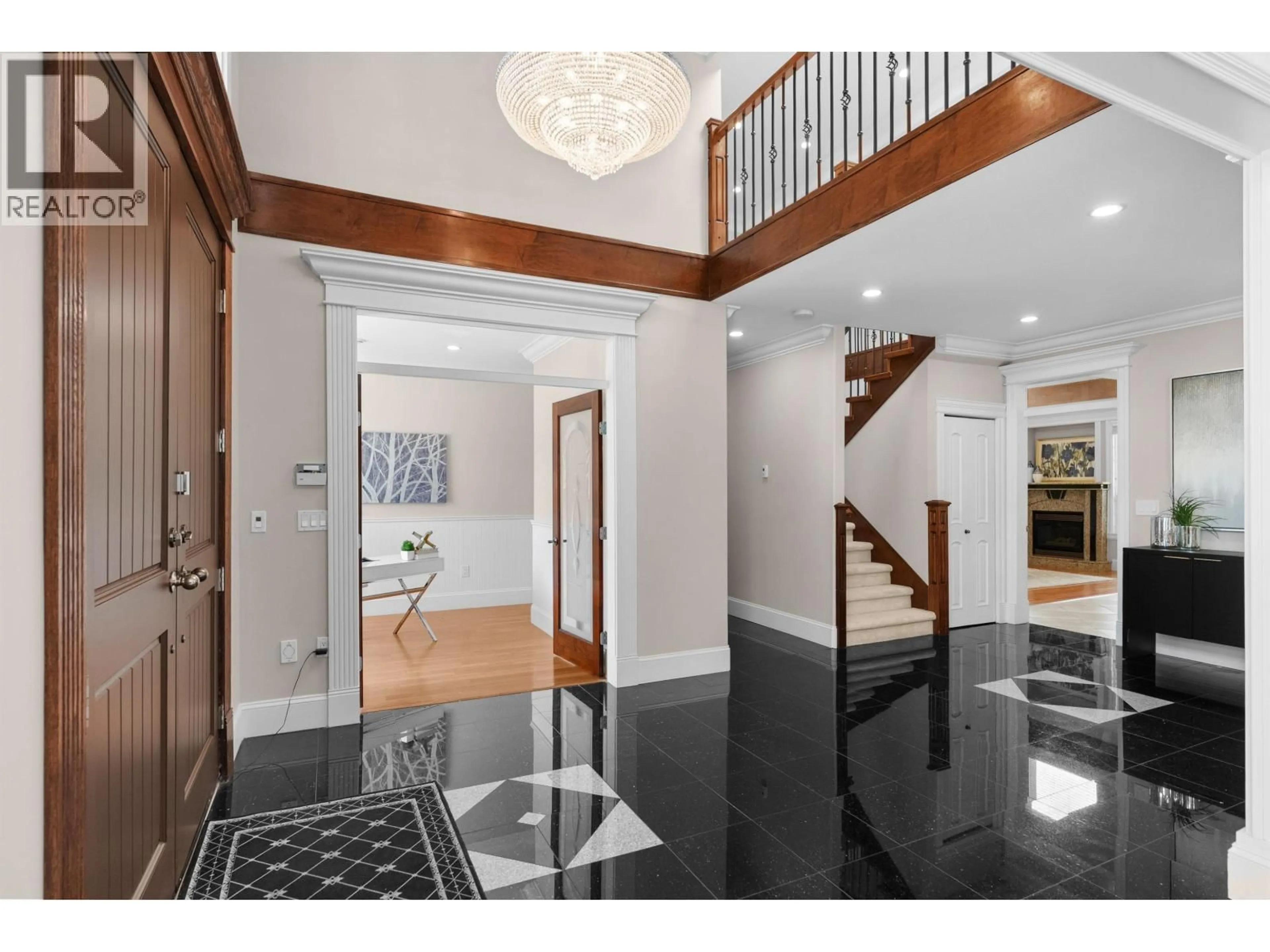 Indoor entryway for 8811 MINLER ROAD, Richmond British Columbia V7C3V1