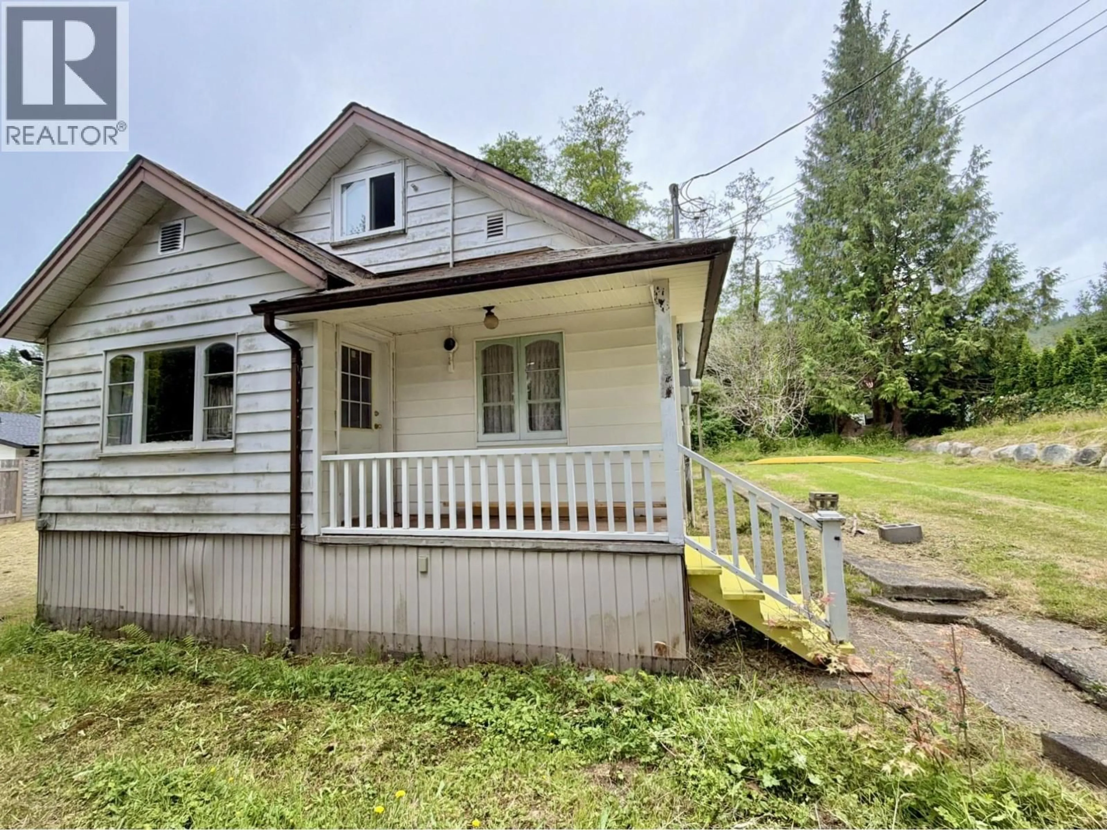 A pic from outside/outdoor area/front of a property/back of a property/a pic from drone, unknown for 667 DOUGALL ROAD, Gibsons British Columbia V0N1V8