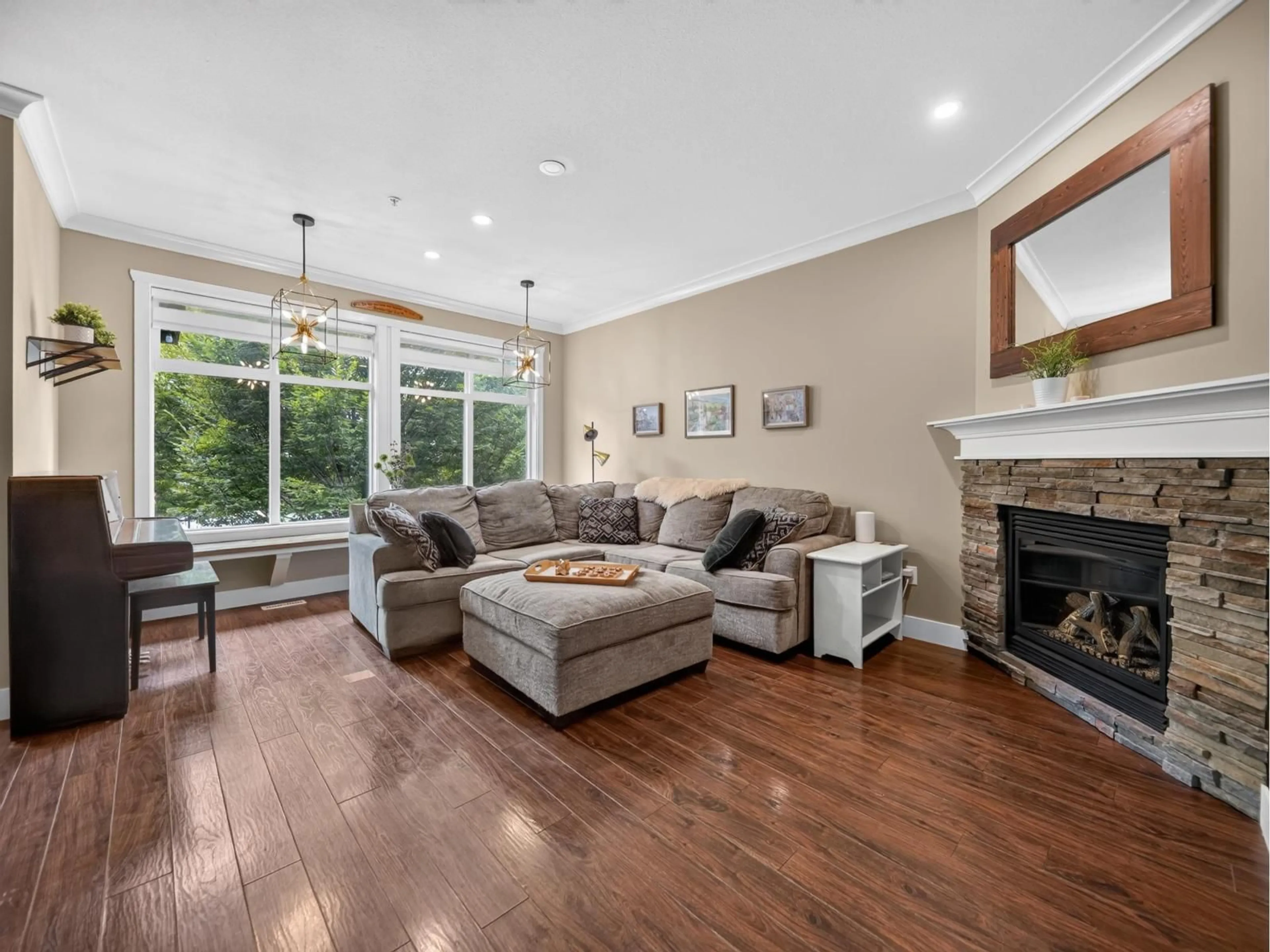 Living room with furniture, unknown for 16 - 45762 SAFFLOWER CRESCENT, Chilliwack British Columbia V2R0S4