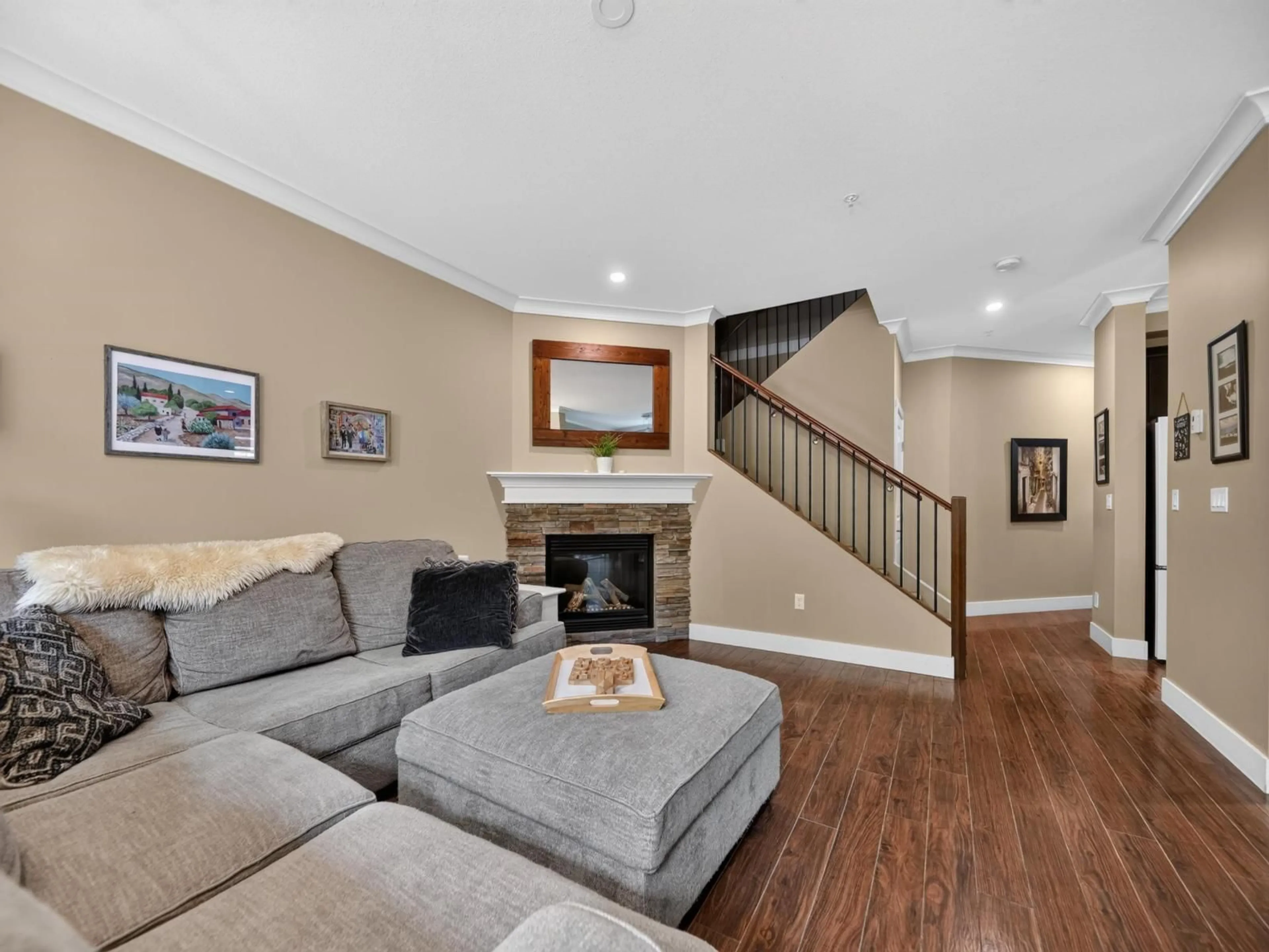 Living room with furniture, unknown for 16 - 45762 SAFFLOWER CRESCENT, Chilliwack British Columbia V2R0S4