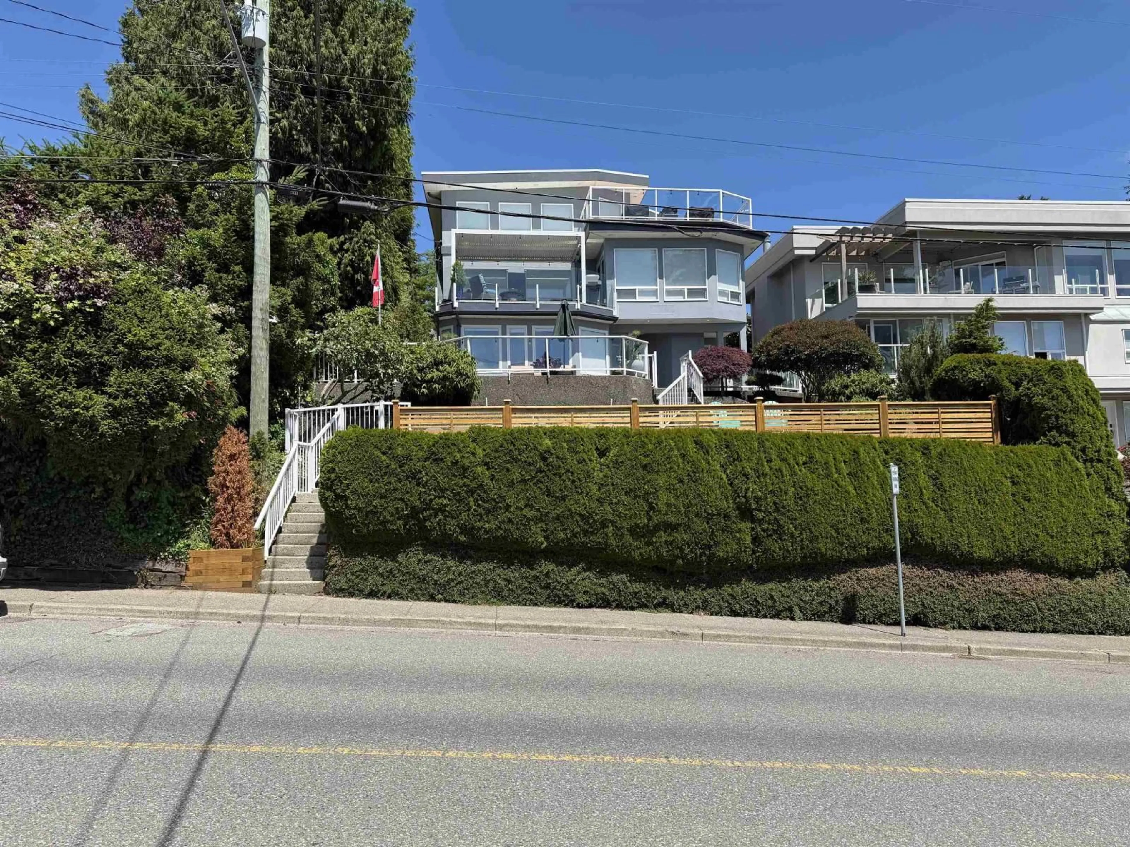 A pic from outside/outdoor area/front of a property/back of a property/a pic from drone, street for 15477 COLUMBIA AVENUE, White Rock British Columbia V4B1K3