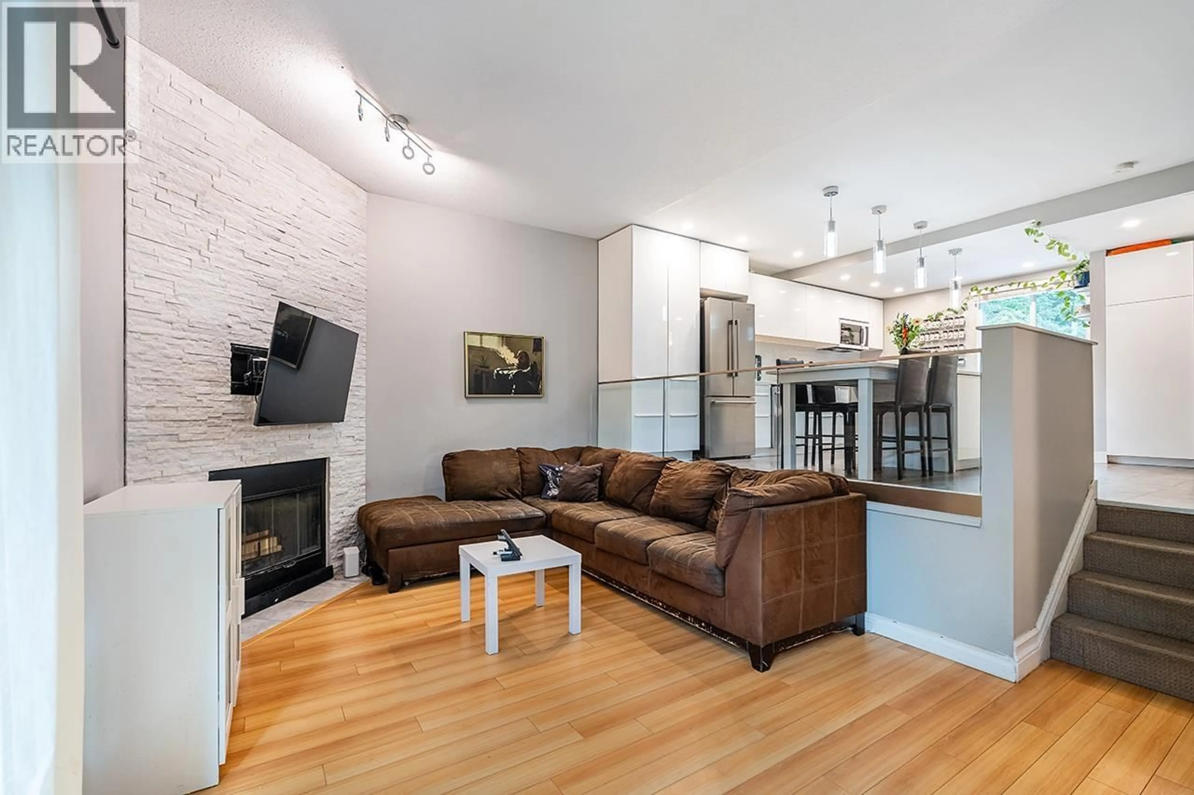 Living room with furniture, wood/laminate floor for 46 - 1240 FALCON DRIVE, Coquitlam British Columbia V3E2B4
