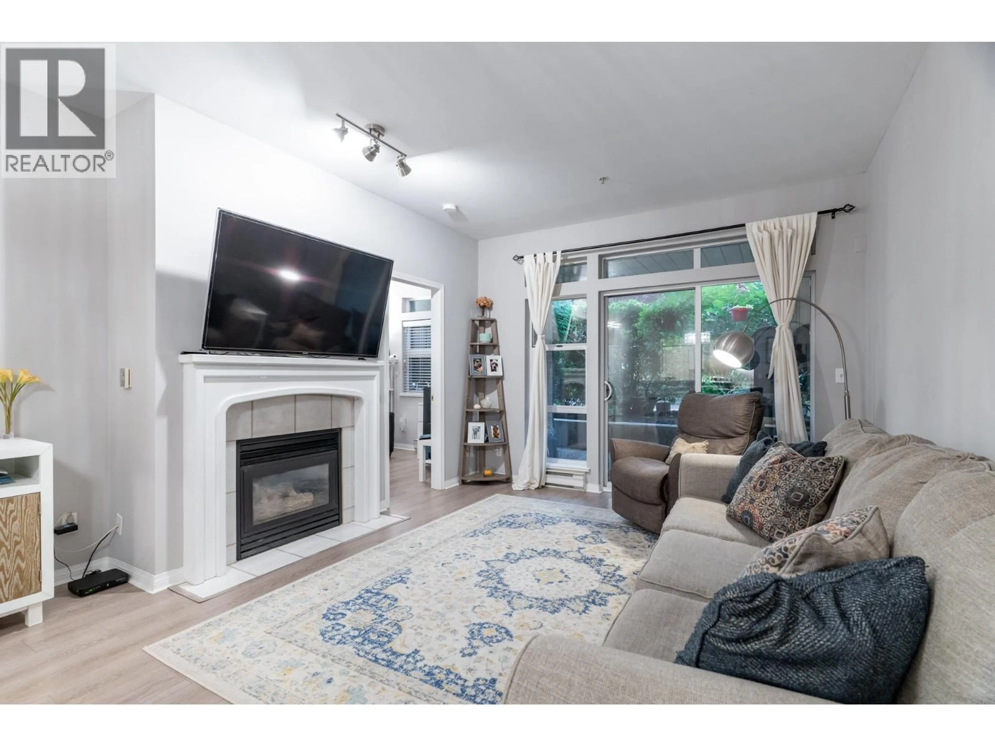 Living room with furniture, wood/laminate floor for 109 - 301 MAUDE ROAD, Port Moody British Columbia V3H5B1