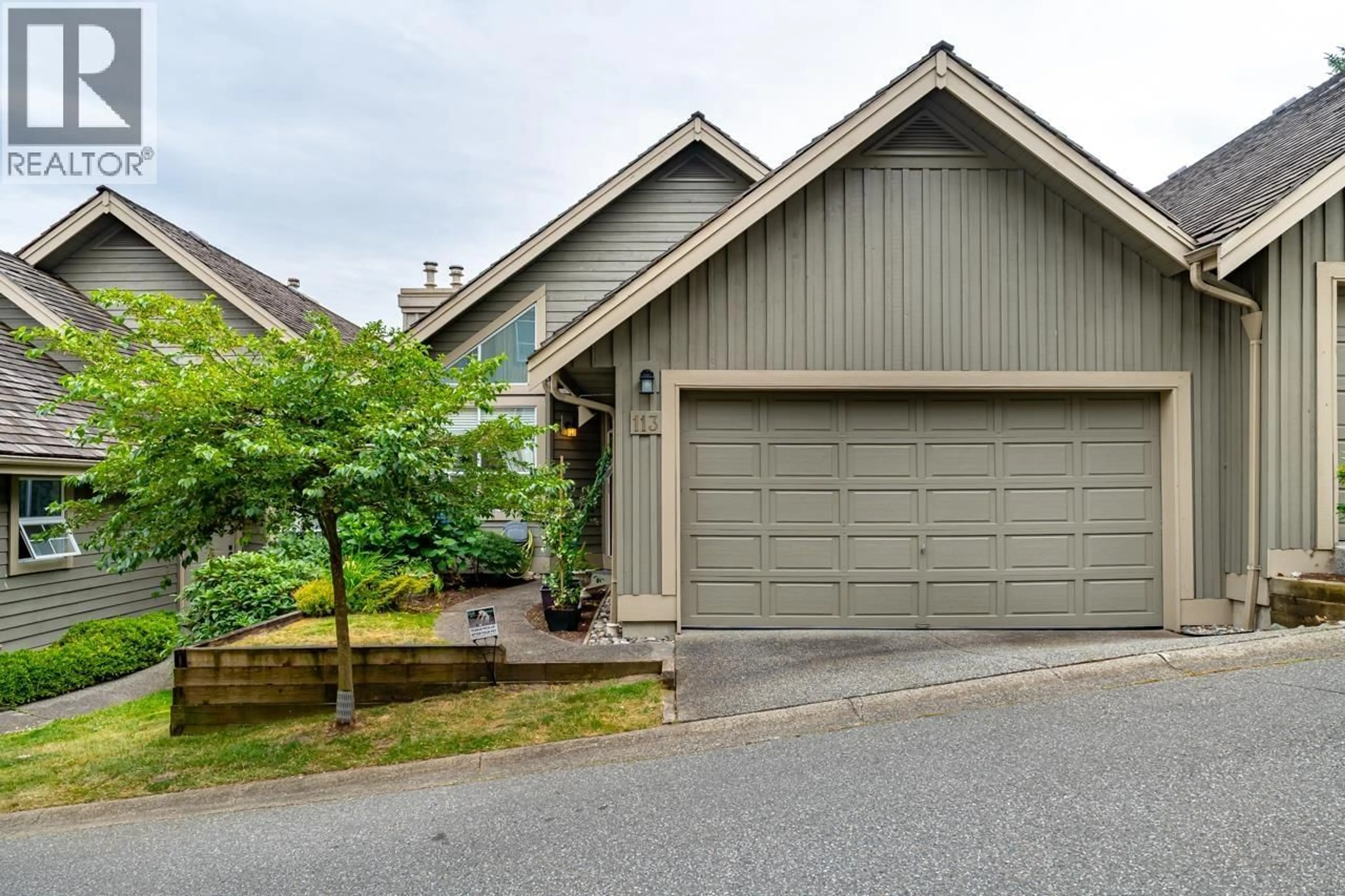Home with vinyl exterior material, street for 113 - 1465 PARKWAY BOULEVARD, Coquitlam British Columbia V3E3E6