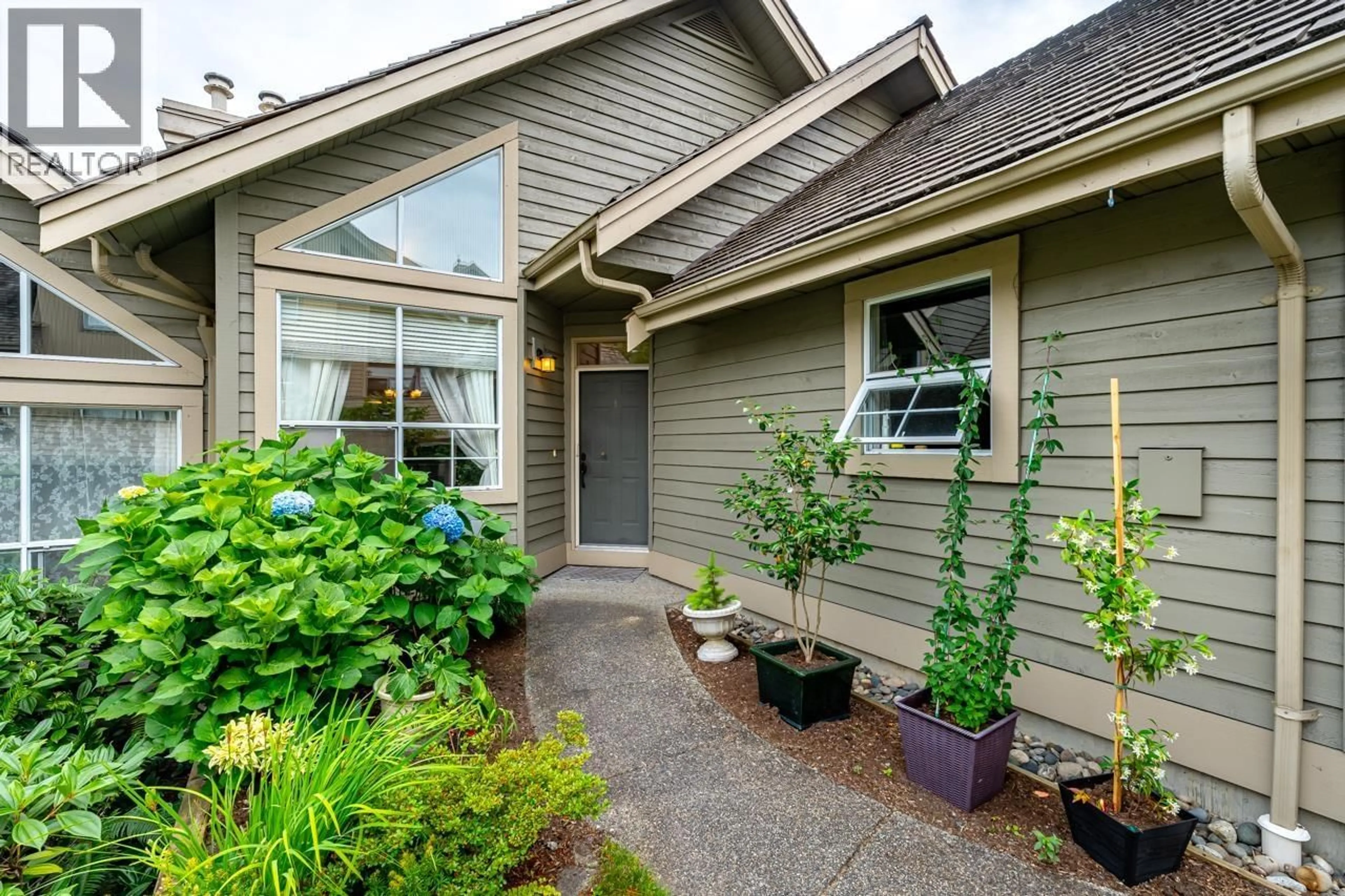 Home with vinyl exterior material, street for 113 - 1465 PARKWAY BOULEVARD, Coquitlam British Columbia V3E3E6
