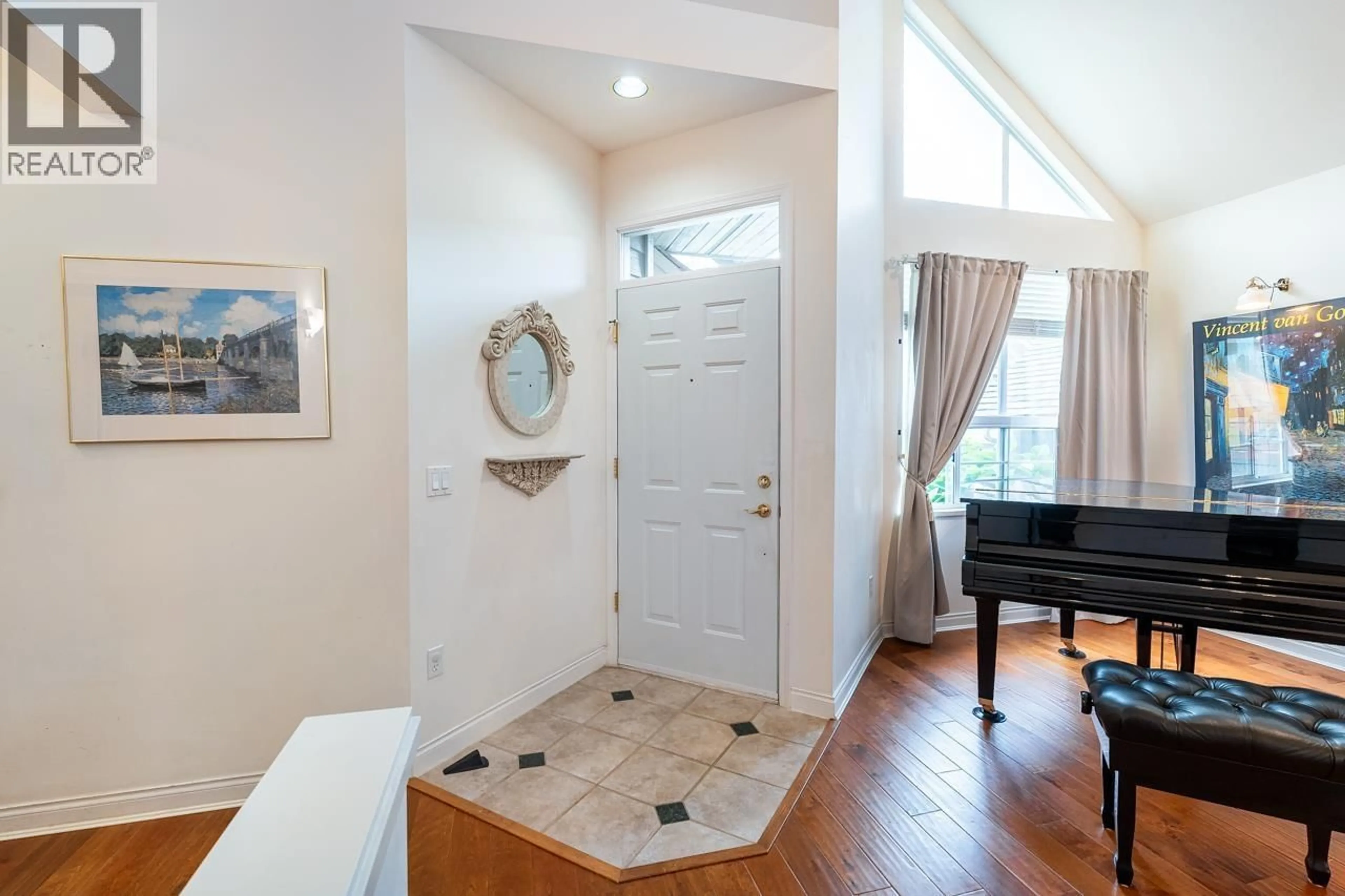Indoor entryway for 113 - 1465 PARKWAY BOULEVARD, Coquitlam British Columbia V3E3E6