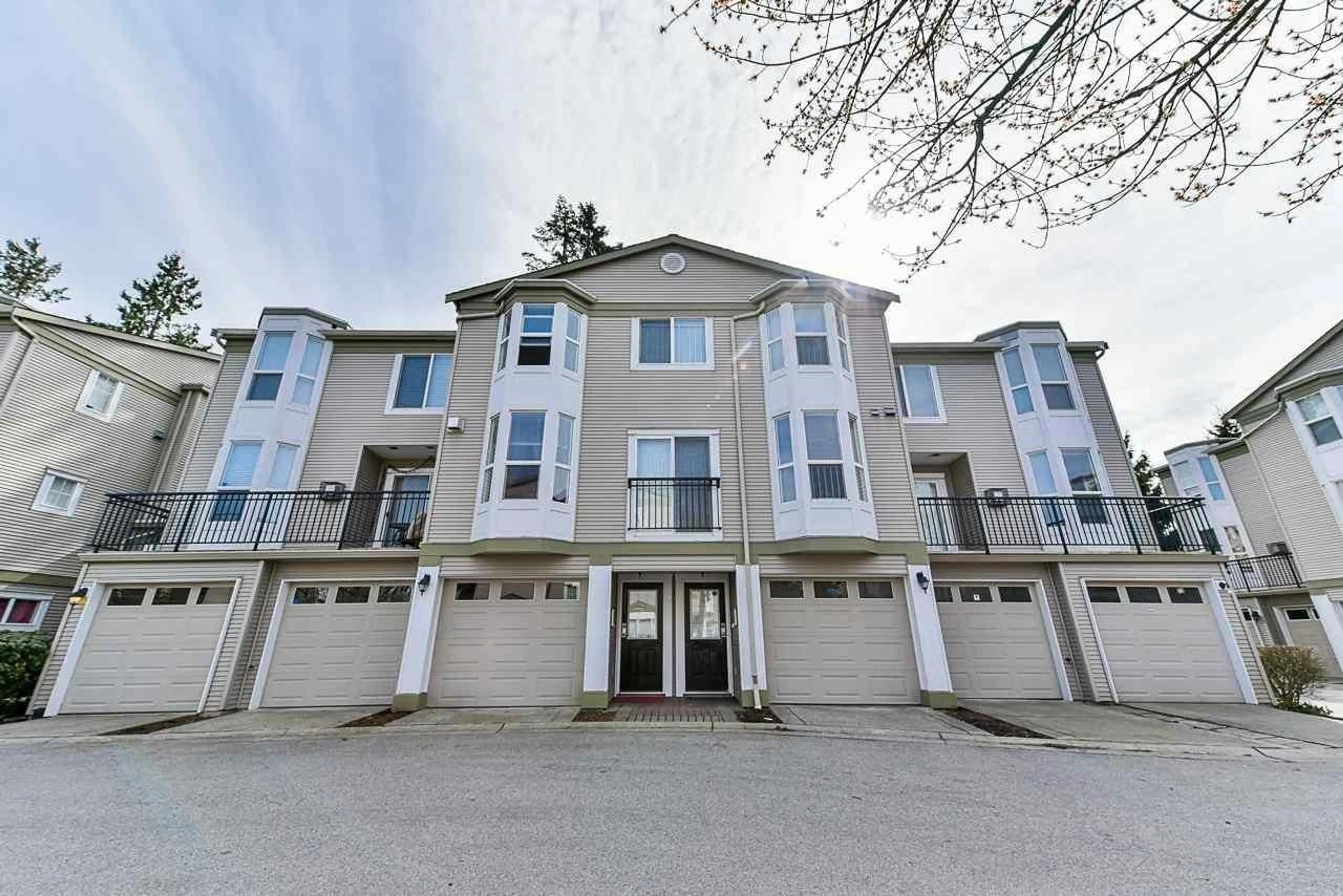 Unknown for 23 - 9559 130A STREET, Surrey British Columbia V3V5N9