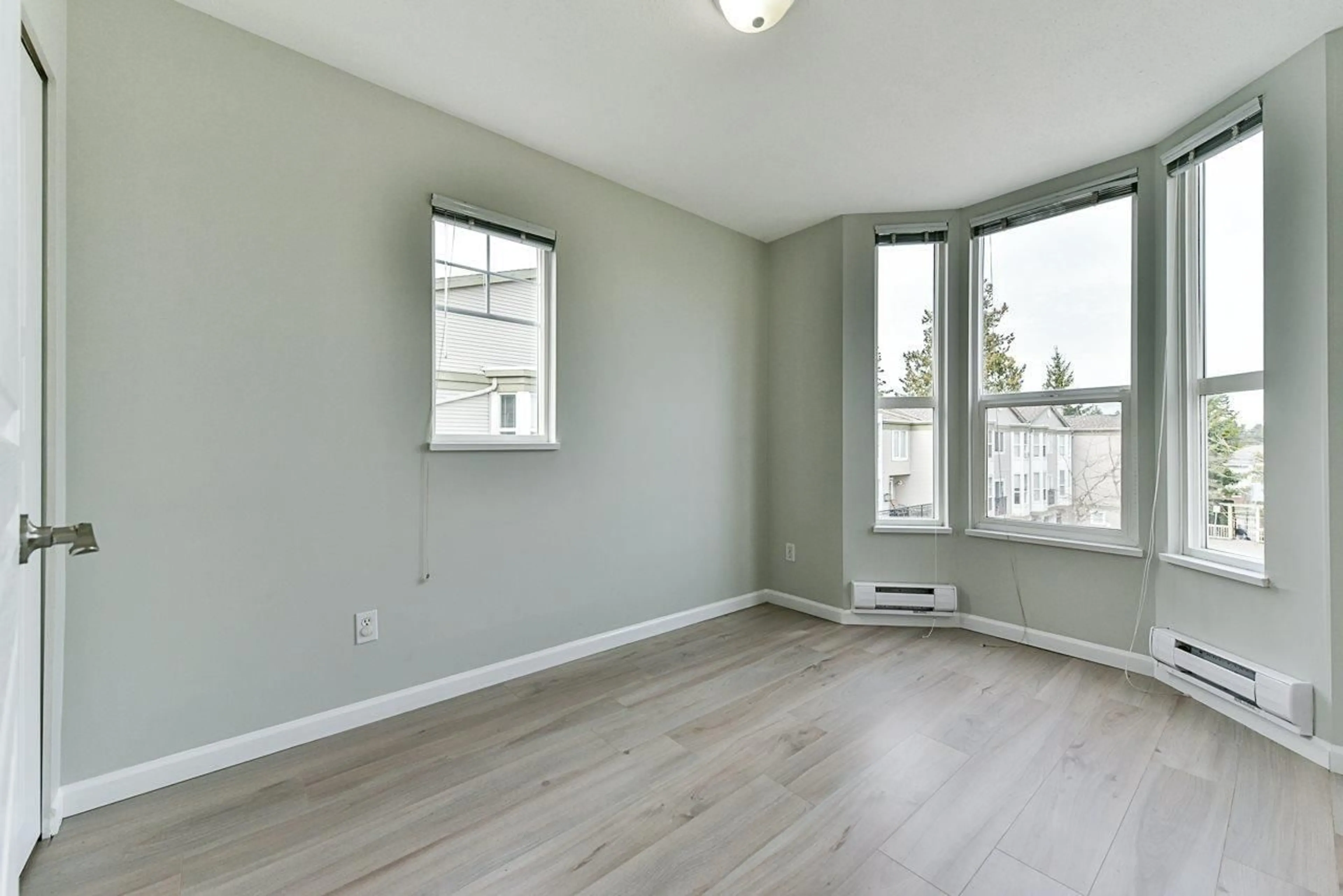 A pic of a room for 23 - 9559 130A STREET, Surrey British Columbia V3V5N9