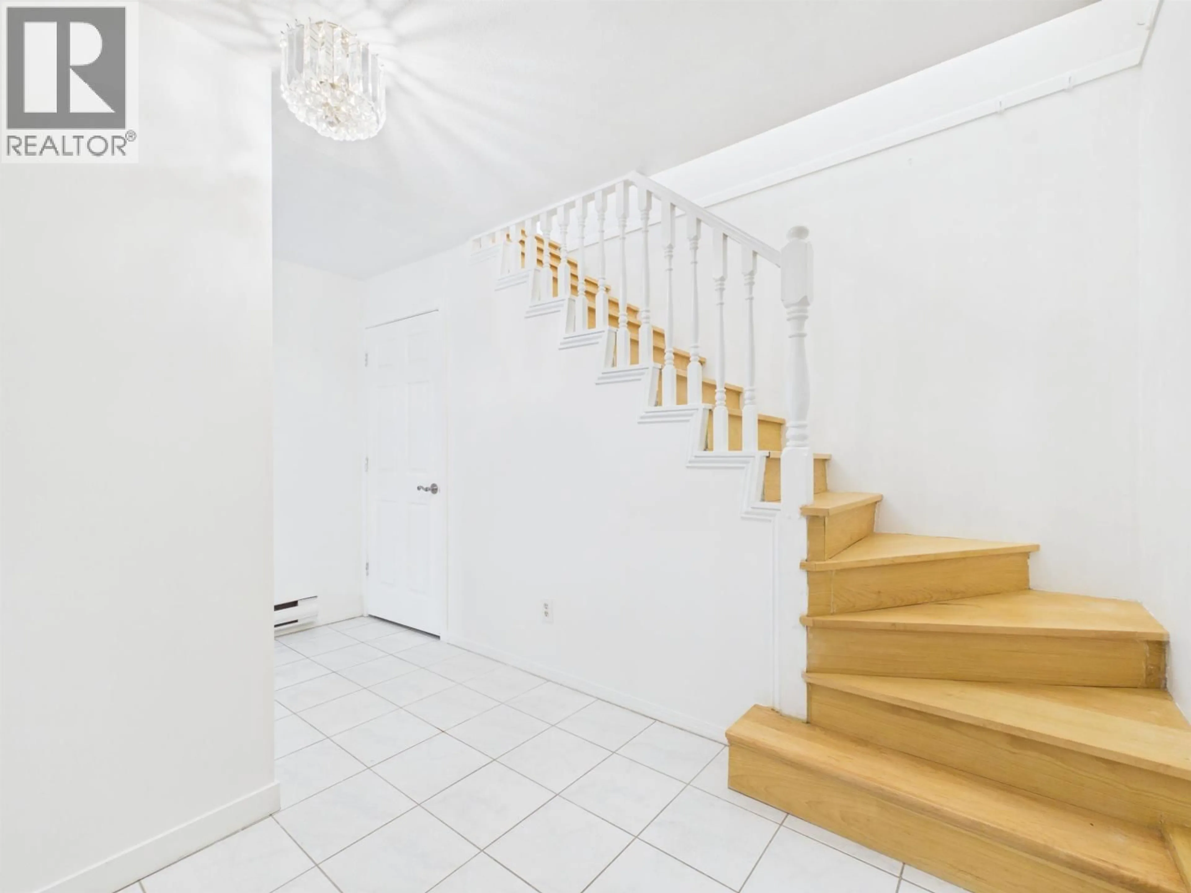Stairs for 7111 CAVELIER COURT, Richmond British Columbia V7C4J7