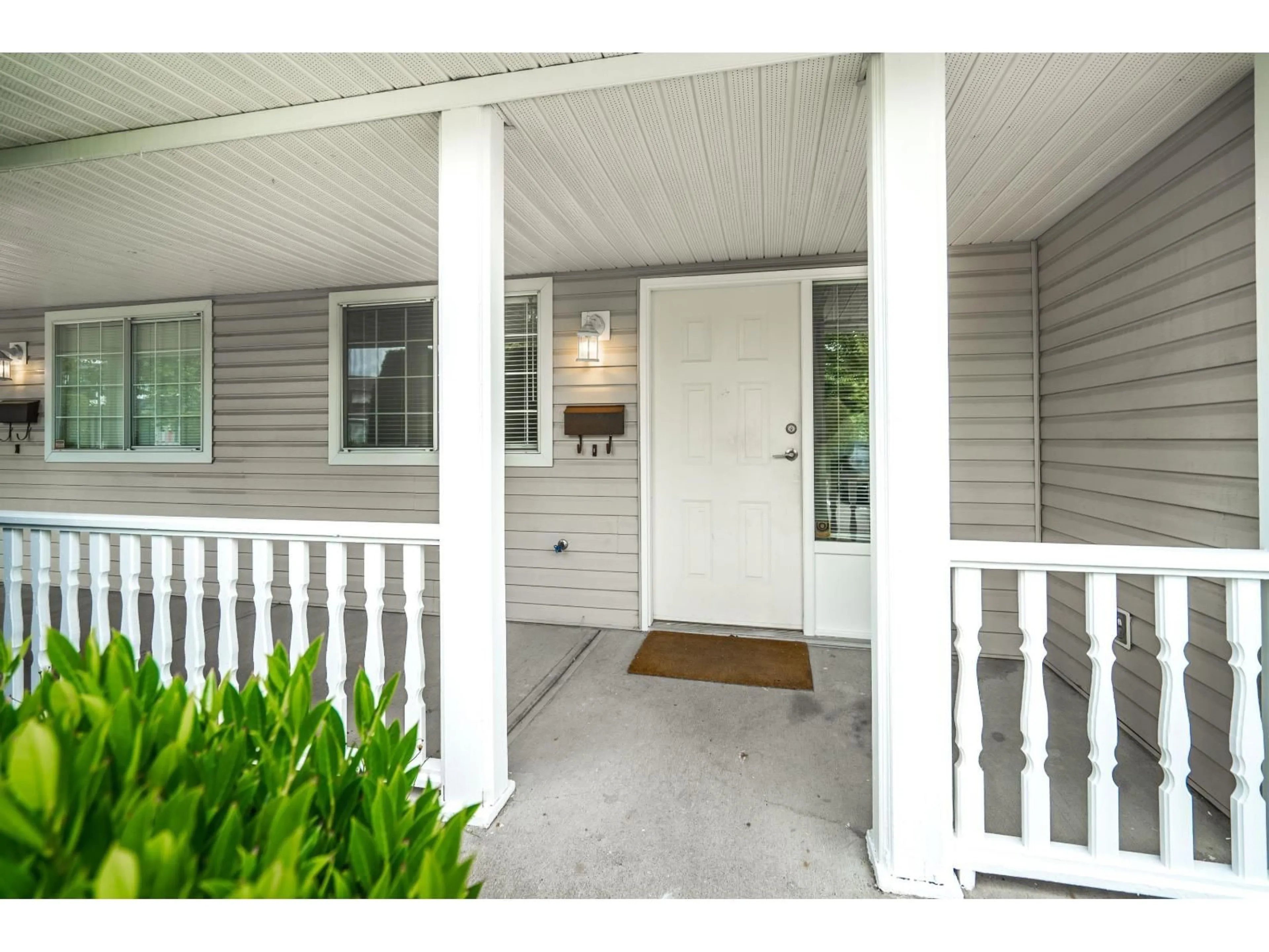 Indoor entryway for 31 - 31255 UPPER MACLURE ROAD, Abbotsford British Columbia V2T5N4