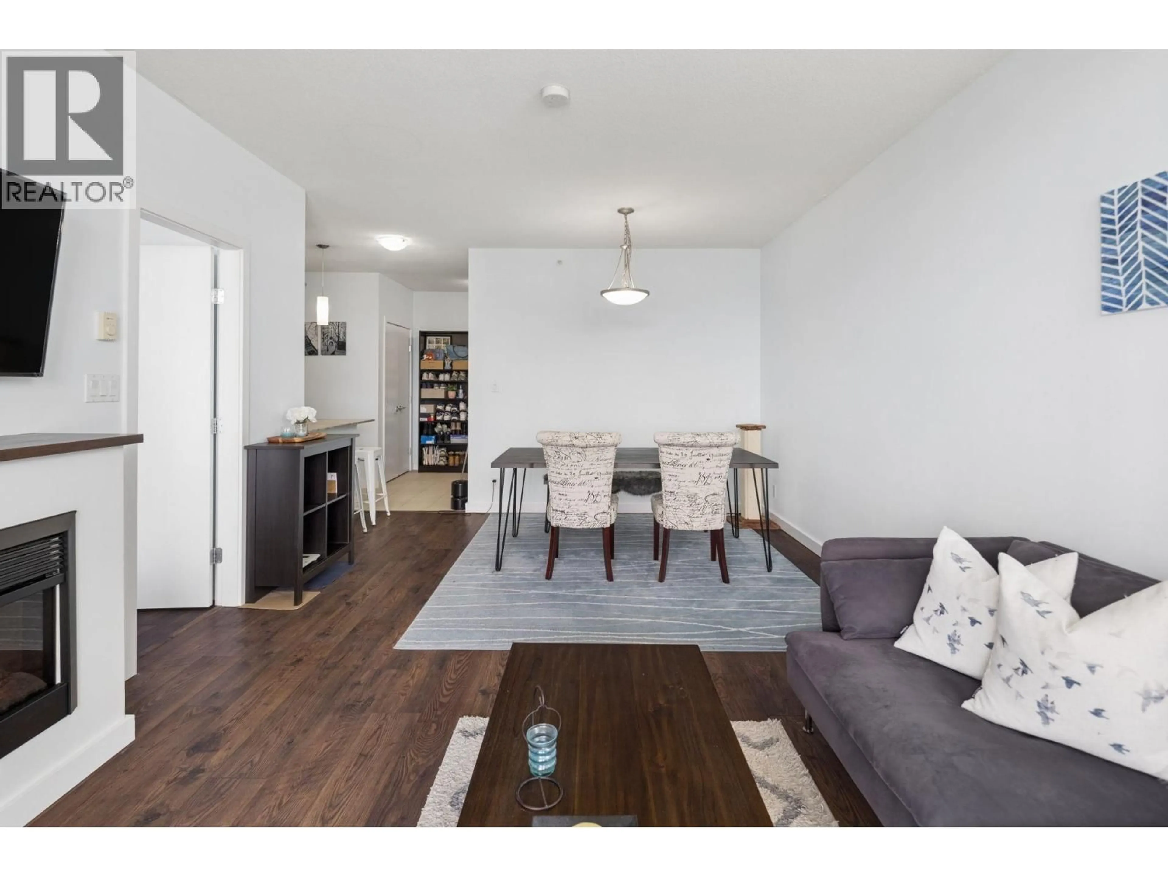 Living room with furniture, wood/laminate floor for 2003 - 280 ROSS DRIVE, New Westminster British Columbia V3L0C2