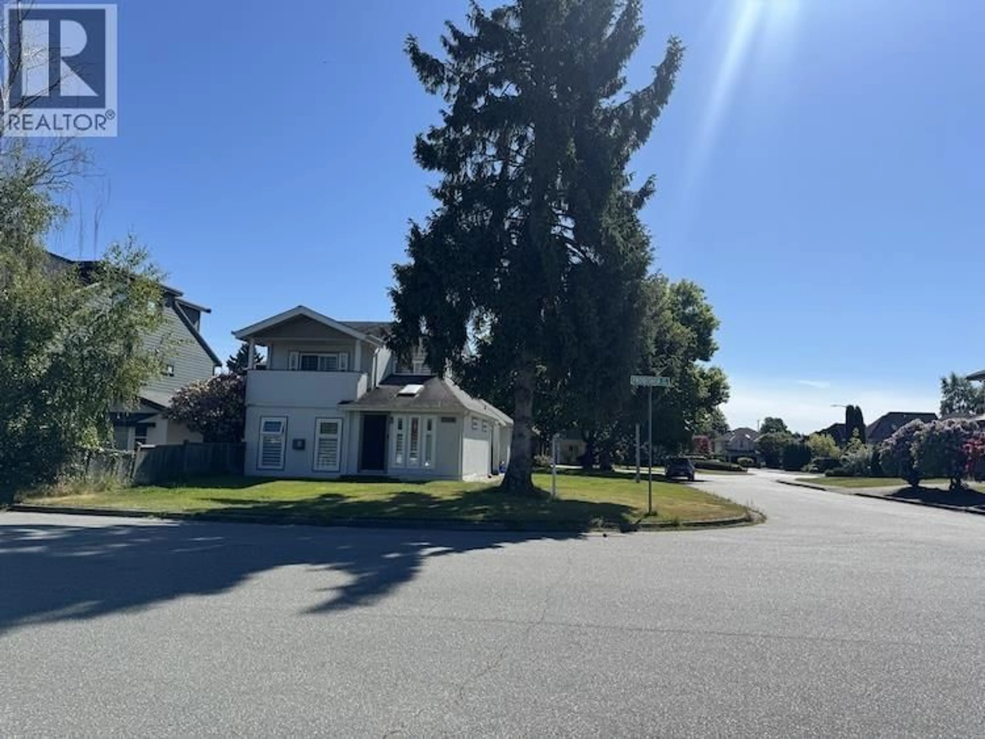 A pic from outside/outdoor area/front of a property/back of a property/a pic from drone, street for 7920 FROBISHER DRIVE, Richmond British Columbia V7C4N5