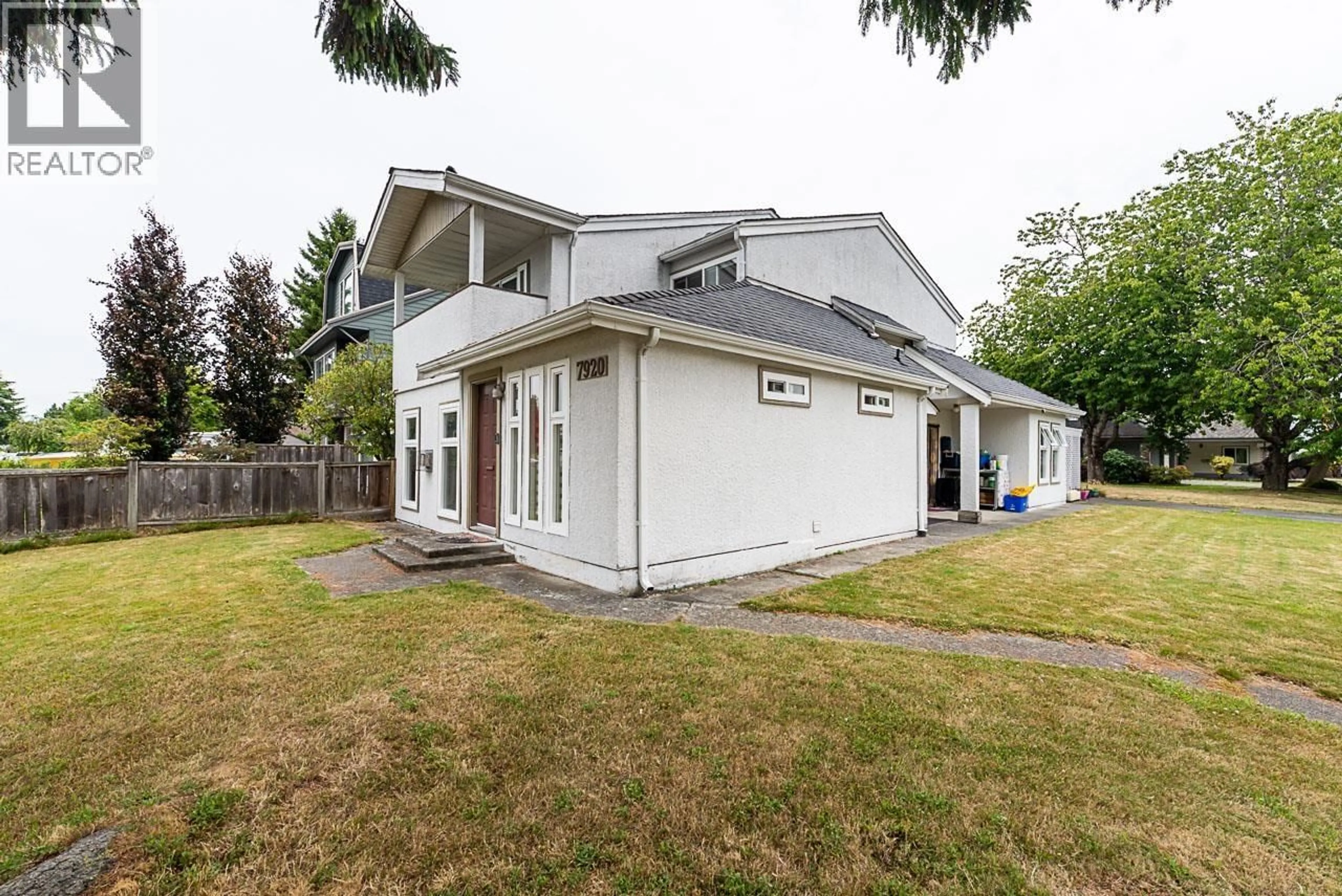 A pic from outside/outdoor area/front of a property/back of a property/a pic from drone, street for 7920 FROBISHER DRIVE, Richmond British Columbia V7C4N5