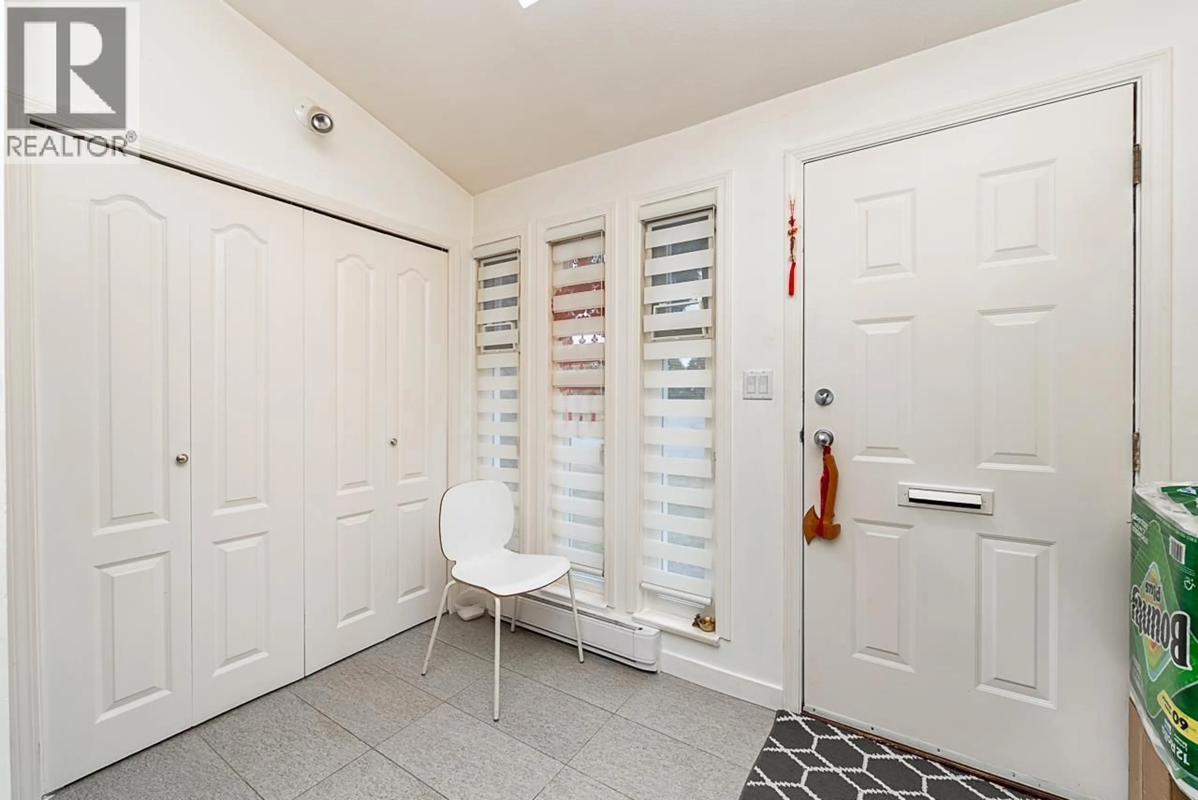 Indoor entryway for 7920 FROBISHER DRIVE, Richmond British Columbia V7C4N5