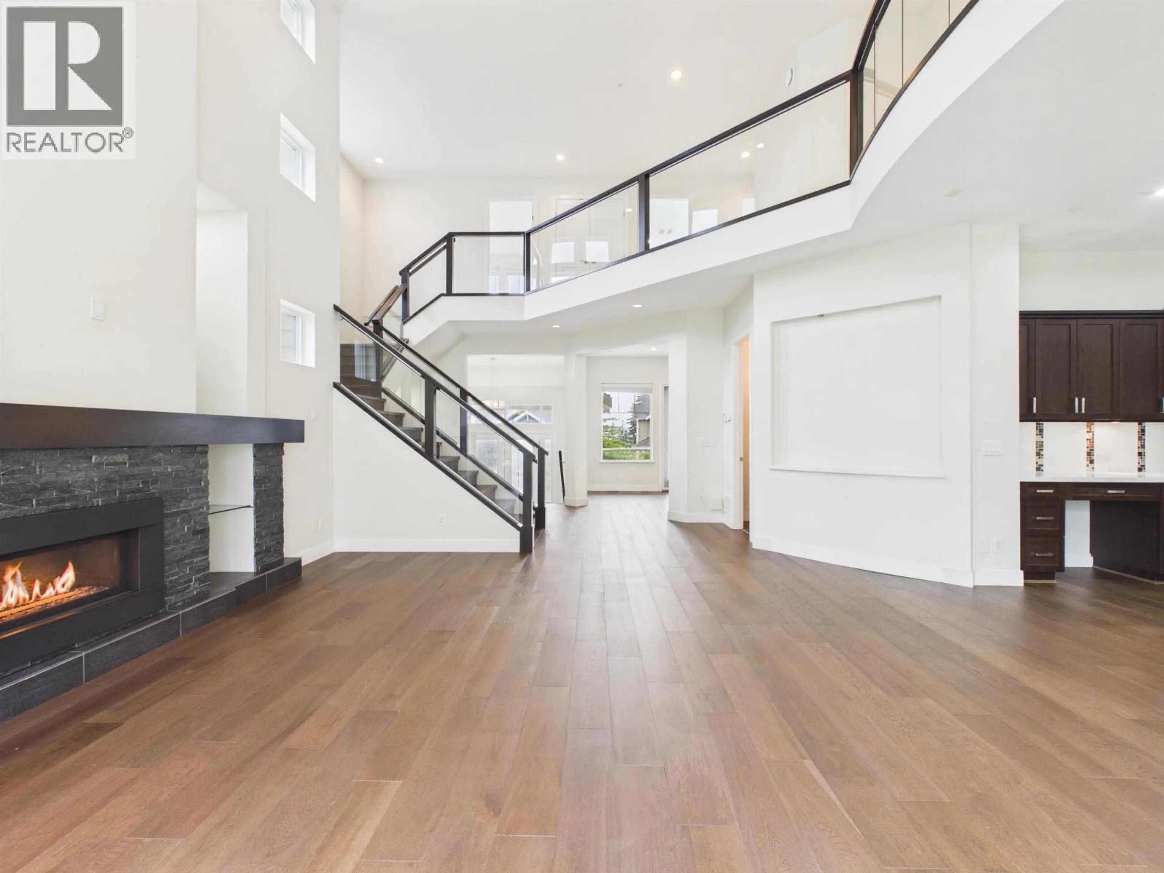 Indoor foyer for 3545 HIGHLAND DRIVE, Coquitlam British Columbia V3E0K2