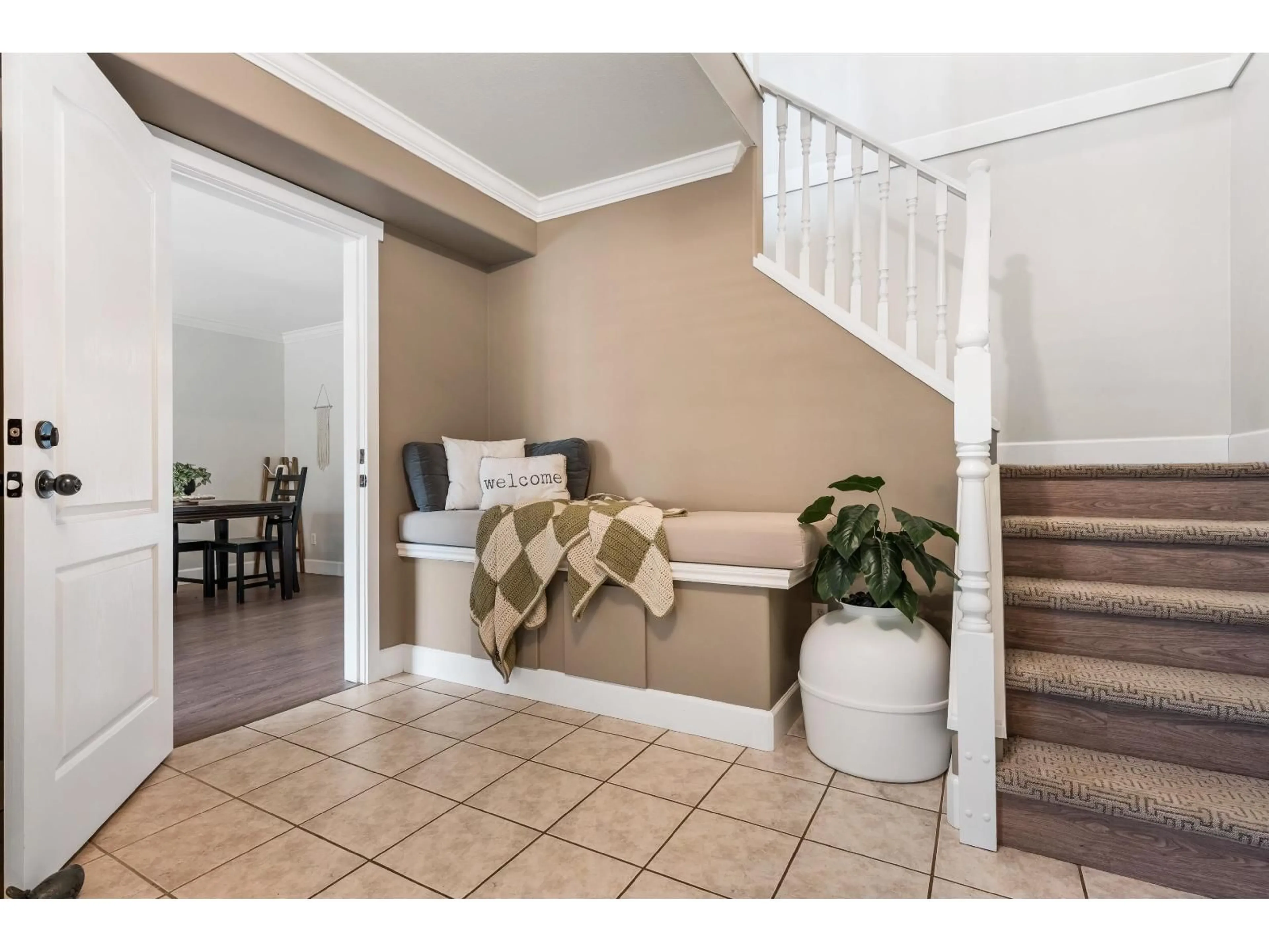 Indoor entryway for 46272 RANCHERO DRIVE, Chilliwack British Columbia V2R3Z6