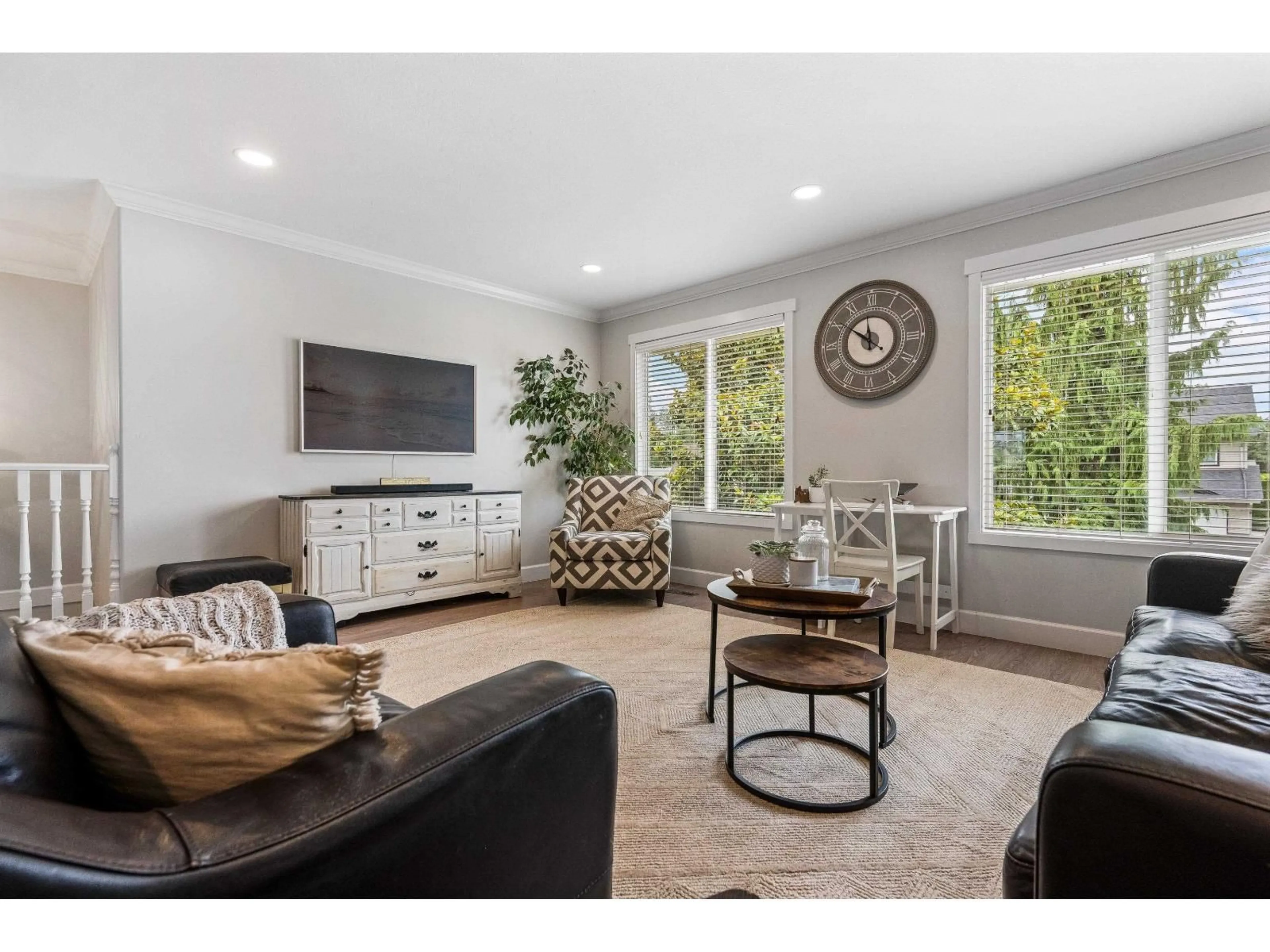 Living room with furniture, unknown for 46272 RANCHERO DRIVE, Chilliwack British Columbia V2R3Z6