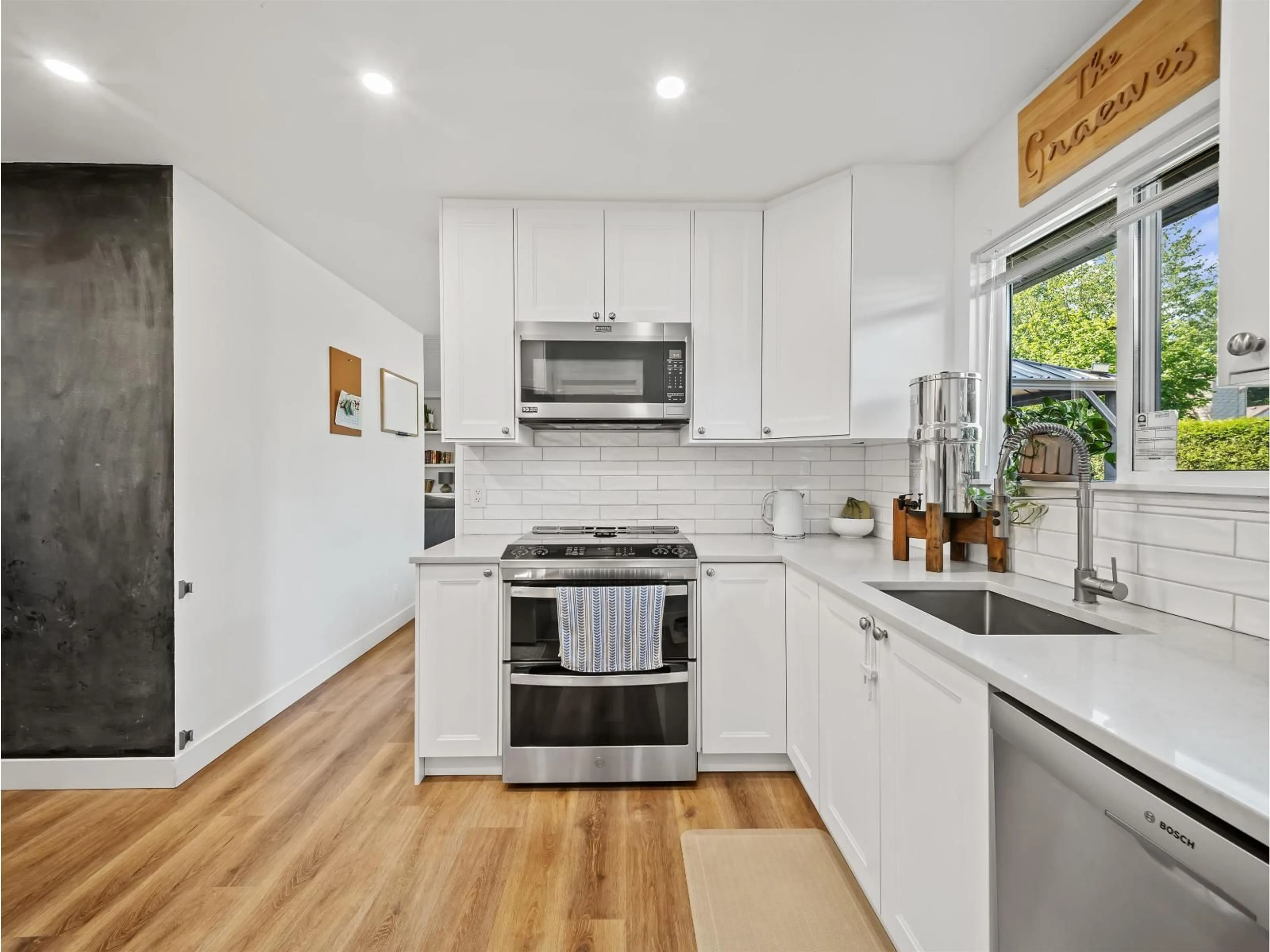 Open concept kitchen, unknown for 6022 GREENSIDE DRIVE EAST, Surrey British Columbia V3S5M8
