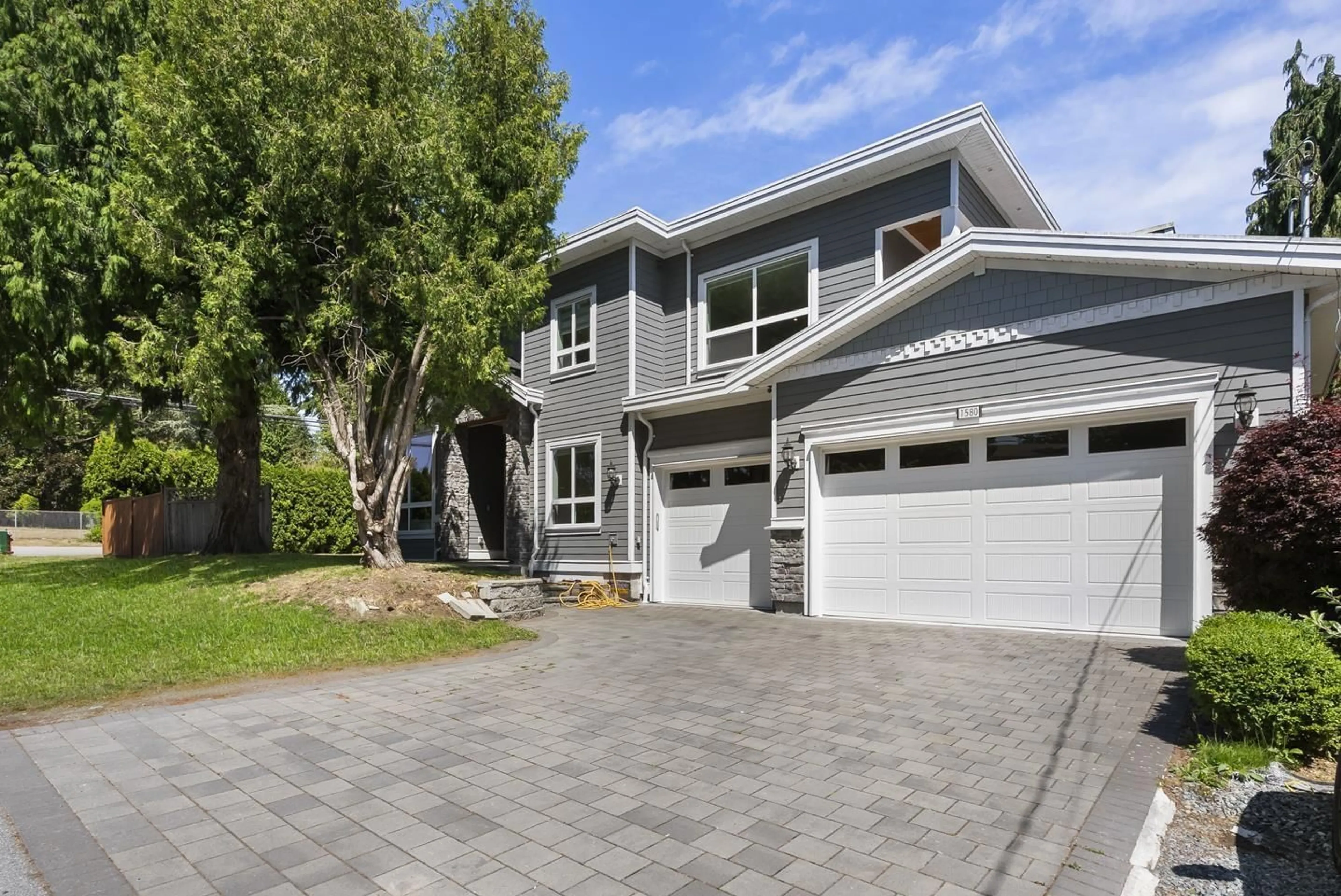 Home with vinyl exterior material, street for 1580 CHESTNUT STREET, Surrey British Columbia V4B3H2