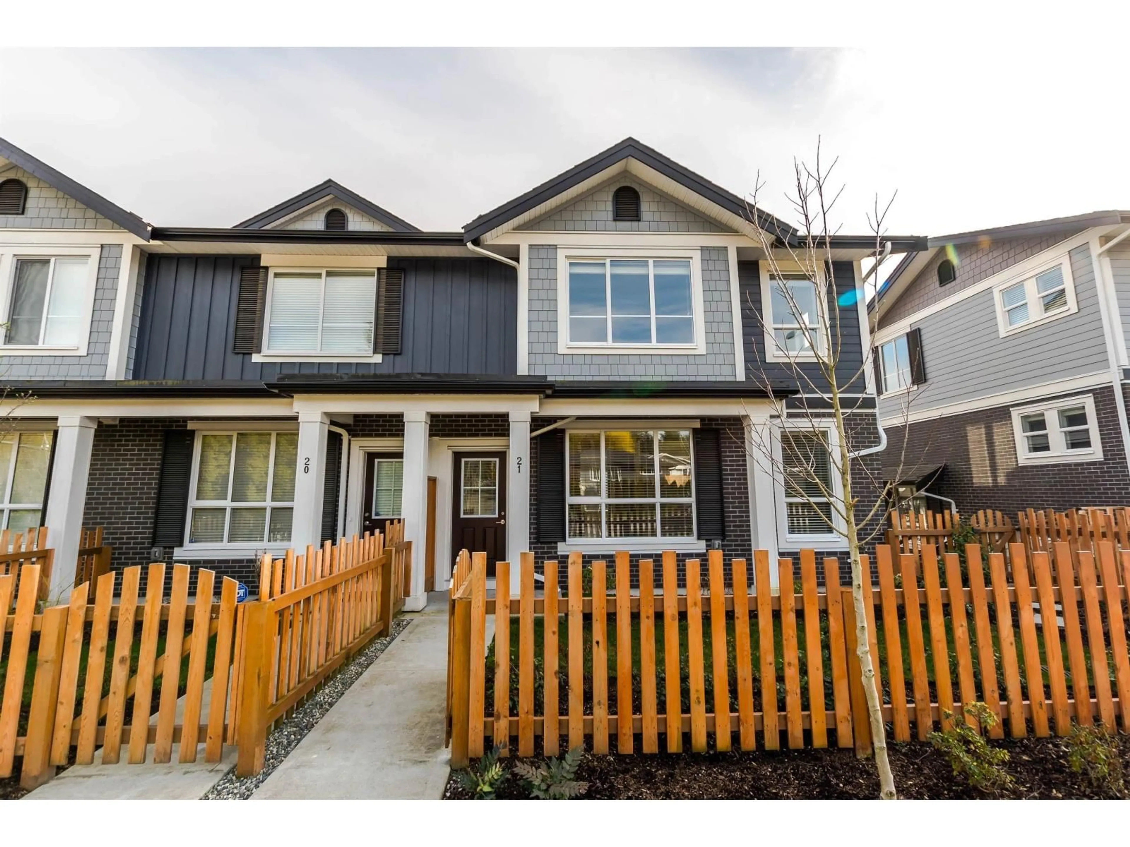 Home with vinyl exterior material, street for 21 - 7157 210 STREET, Langley British Columbia V2Y0T3