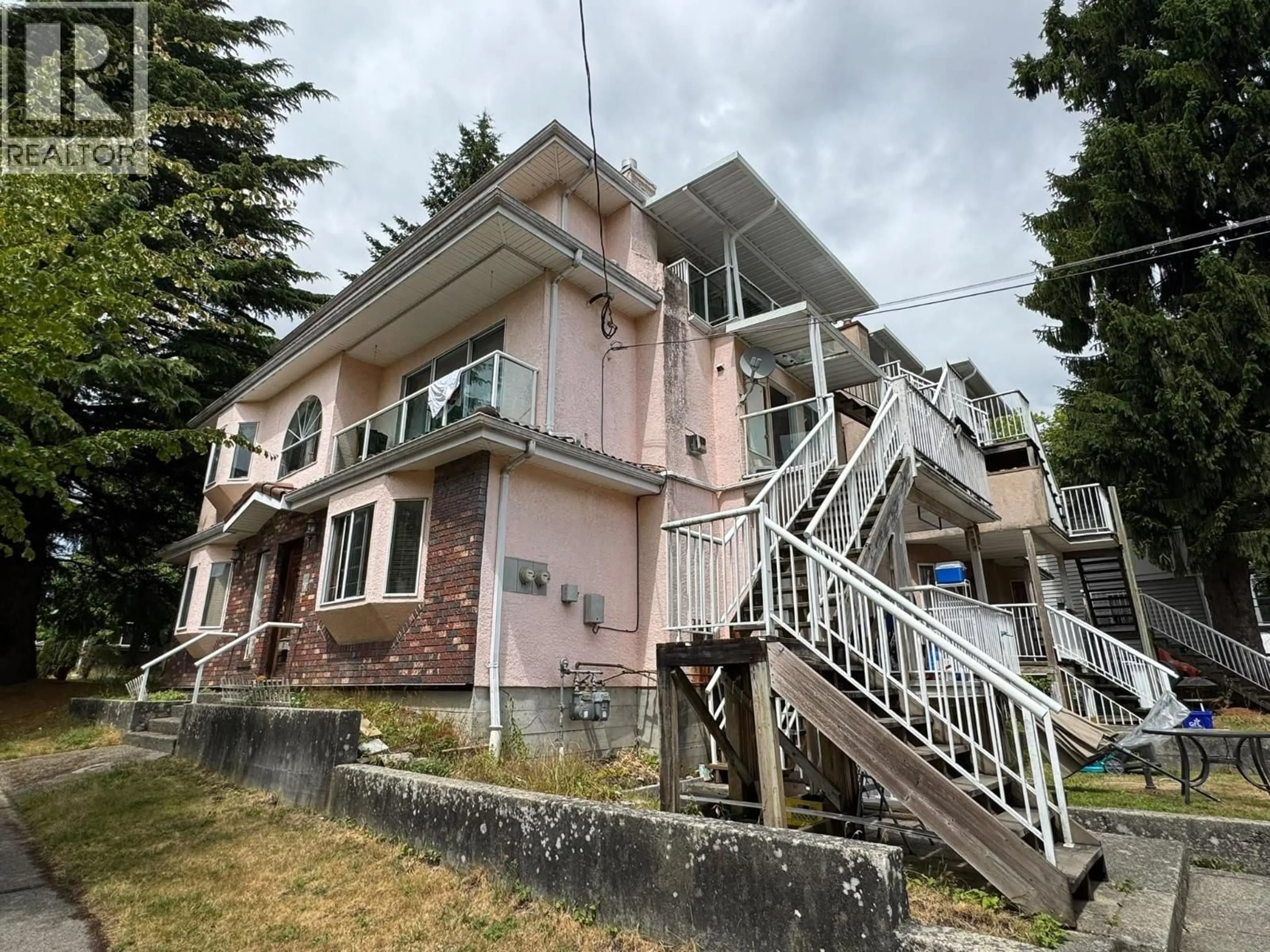 A pic from outside/outdoor area/front of a property/back of a property/a pic from drone, building for 3 43RD AVENUE, Vancouver British Columbia V5W1S7