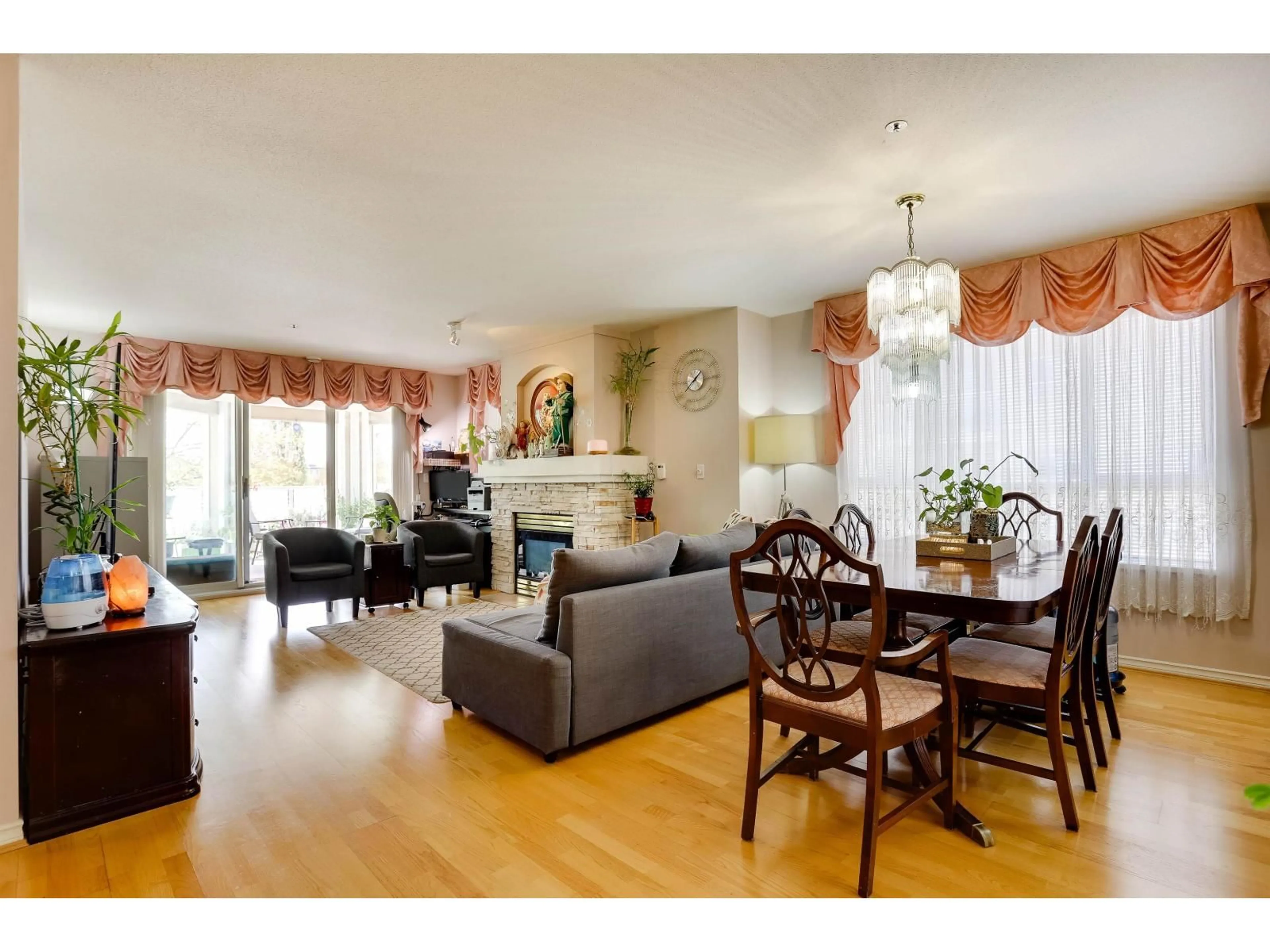 Living room with furniture, wood/laminate floor for 204 - 20145 55A AVENUE, Langley British Columbia V3A8L6