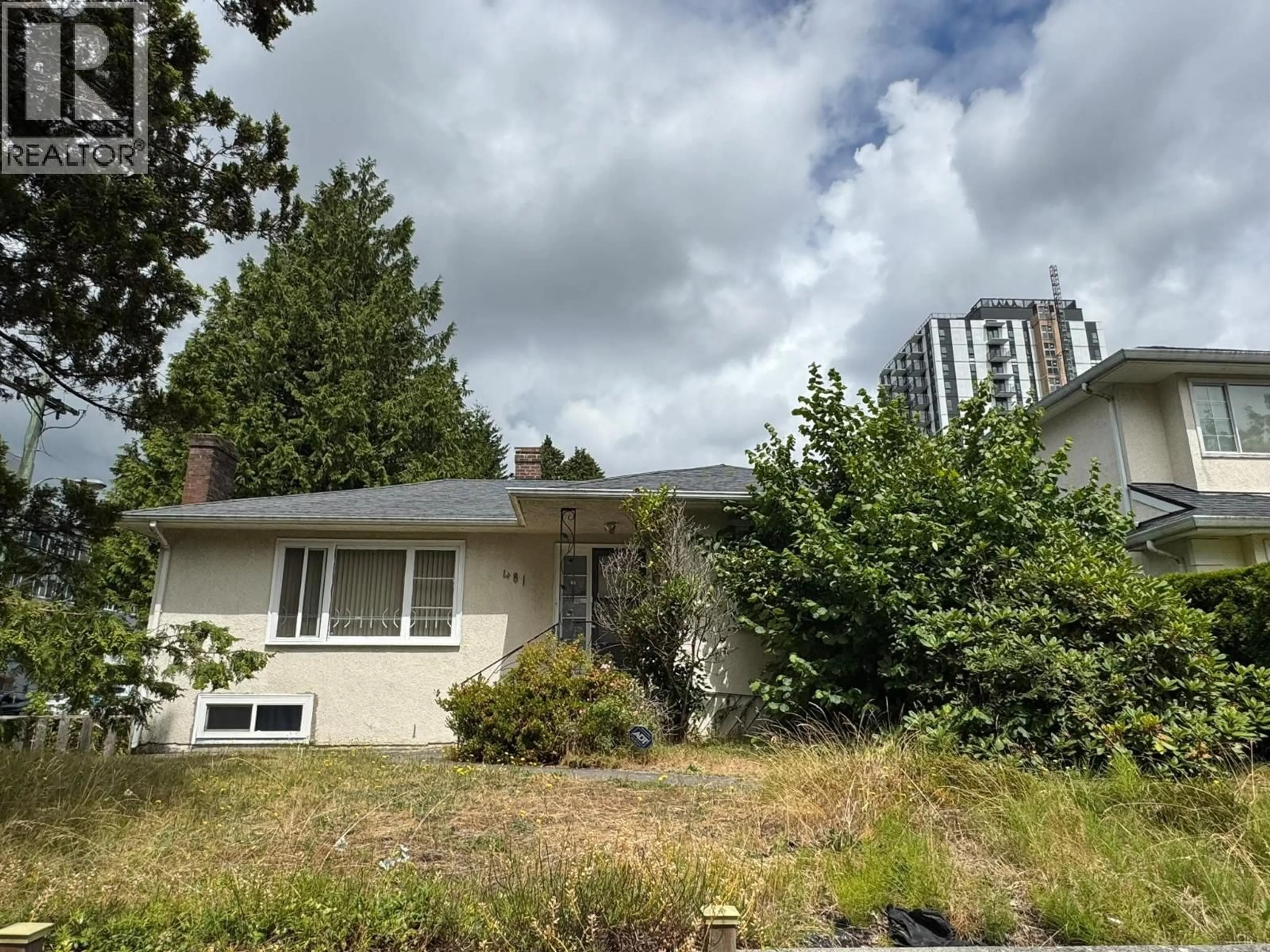 A pic from outside/outdoor area/front of a property/back of a property/a pic from drone, unknown for 481 40TH AVENUE, Vancouver British Columbia V5Y2R5