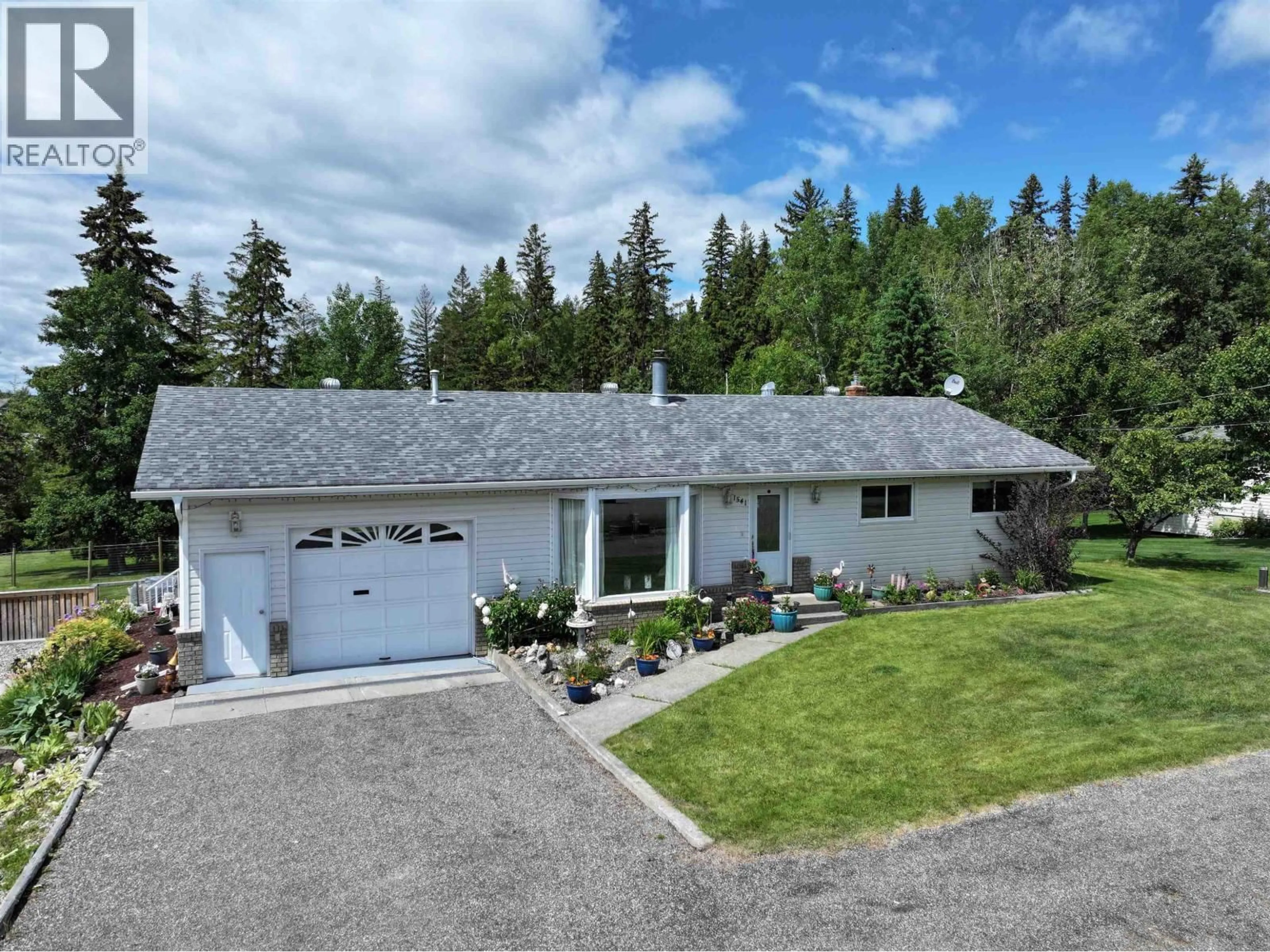 A pic from outside/outdoor area/front of a property/back of a property/a pic from drone, unknown for 1541 BEACH CRESCENT, Quesnel British Columbia V2J4J5