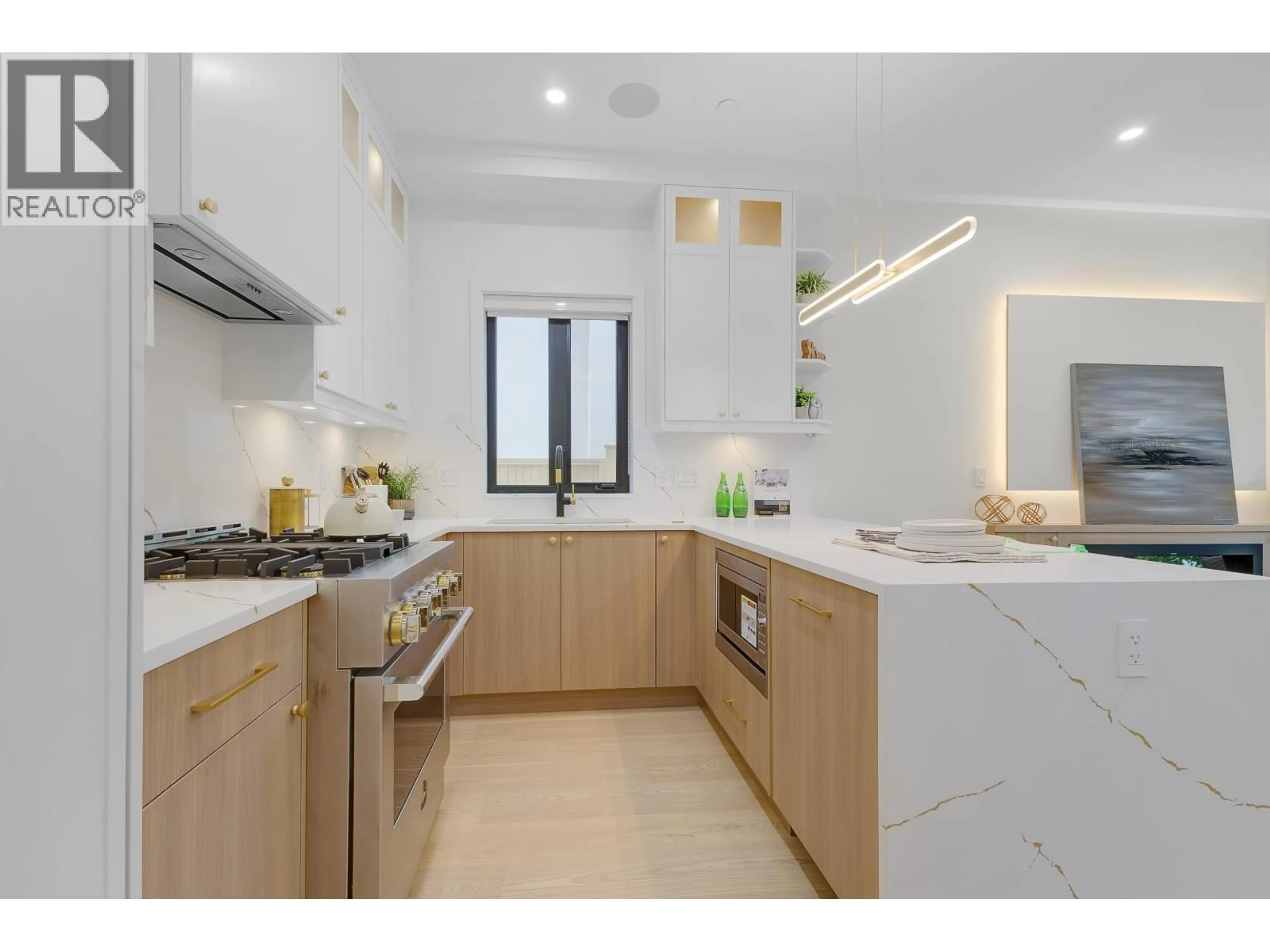 Standard kitchen, unknown for 1 - 182 ONTARIO PLACE, Vancouver British Columbia V5W1S2