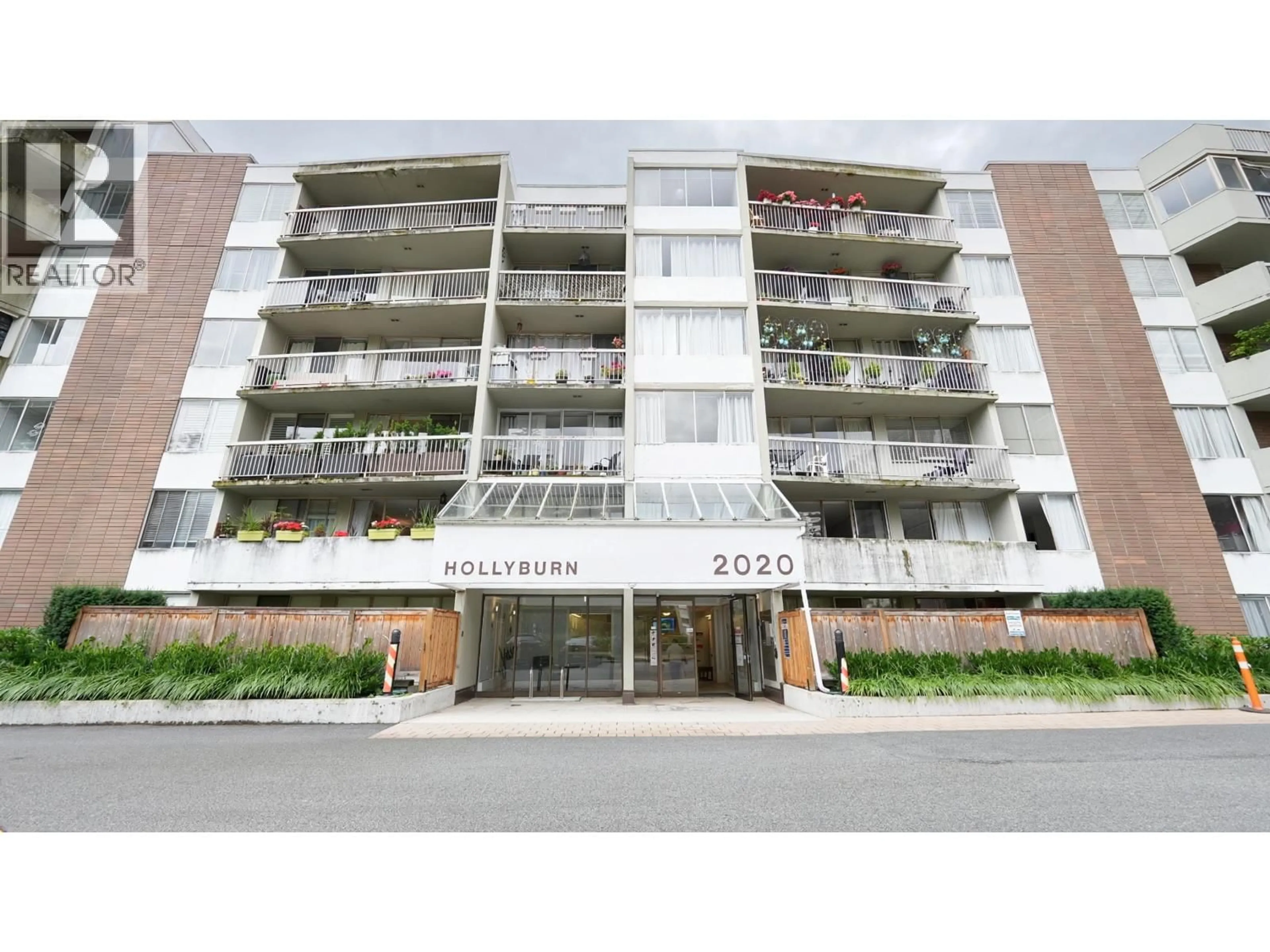 Indoor foyer for 503 - 2020 FULLERTON AVENUE, North Vancouver British Columbia V7P3G3