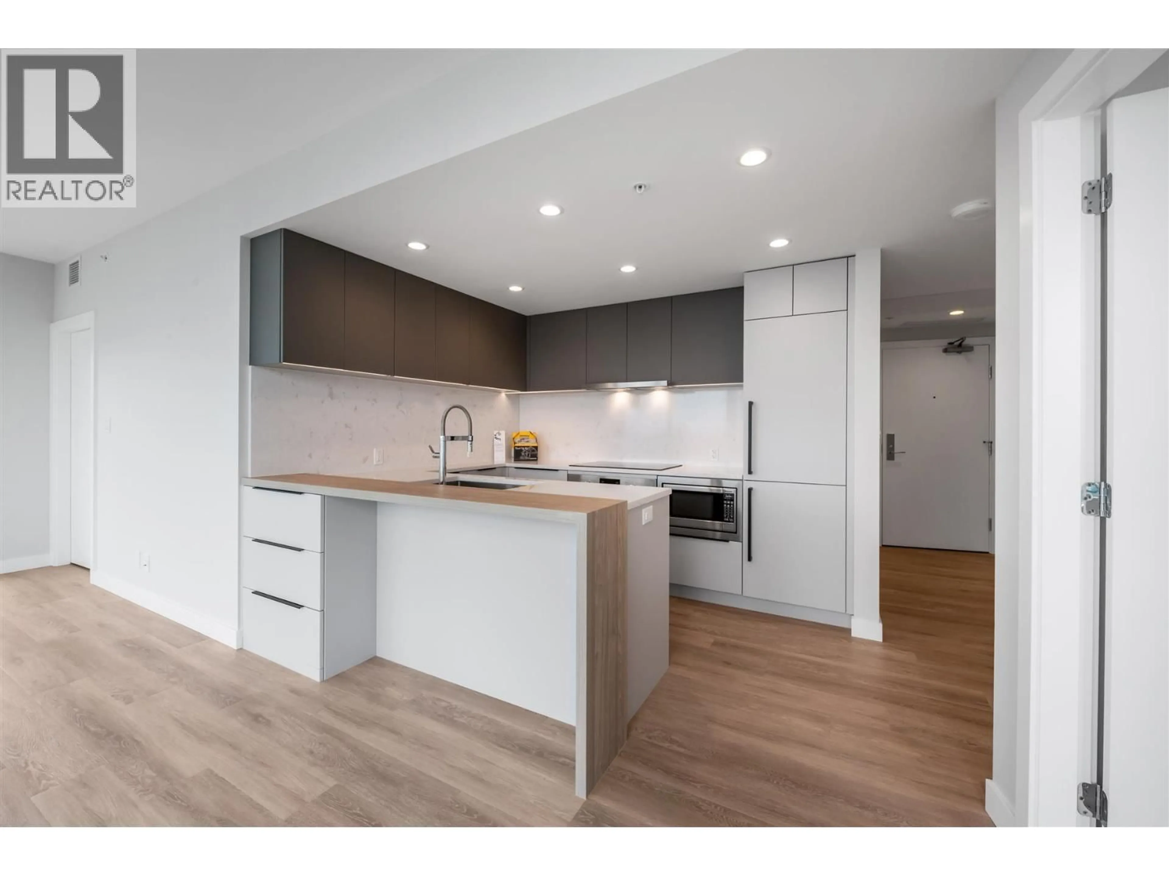 Open concept kitchen, wood/laminate floor for 2909 - 567 EMERSON STREET, Coquitlam British Columbia V3J0M8