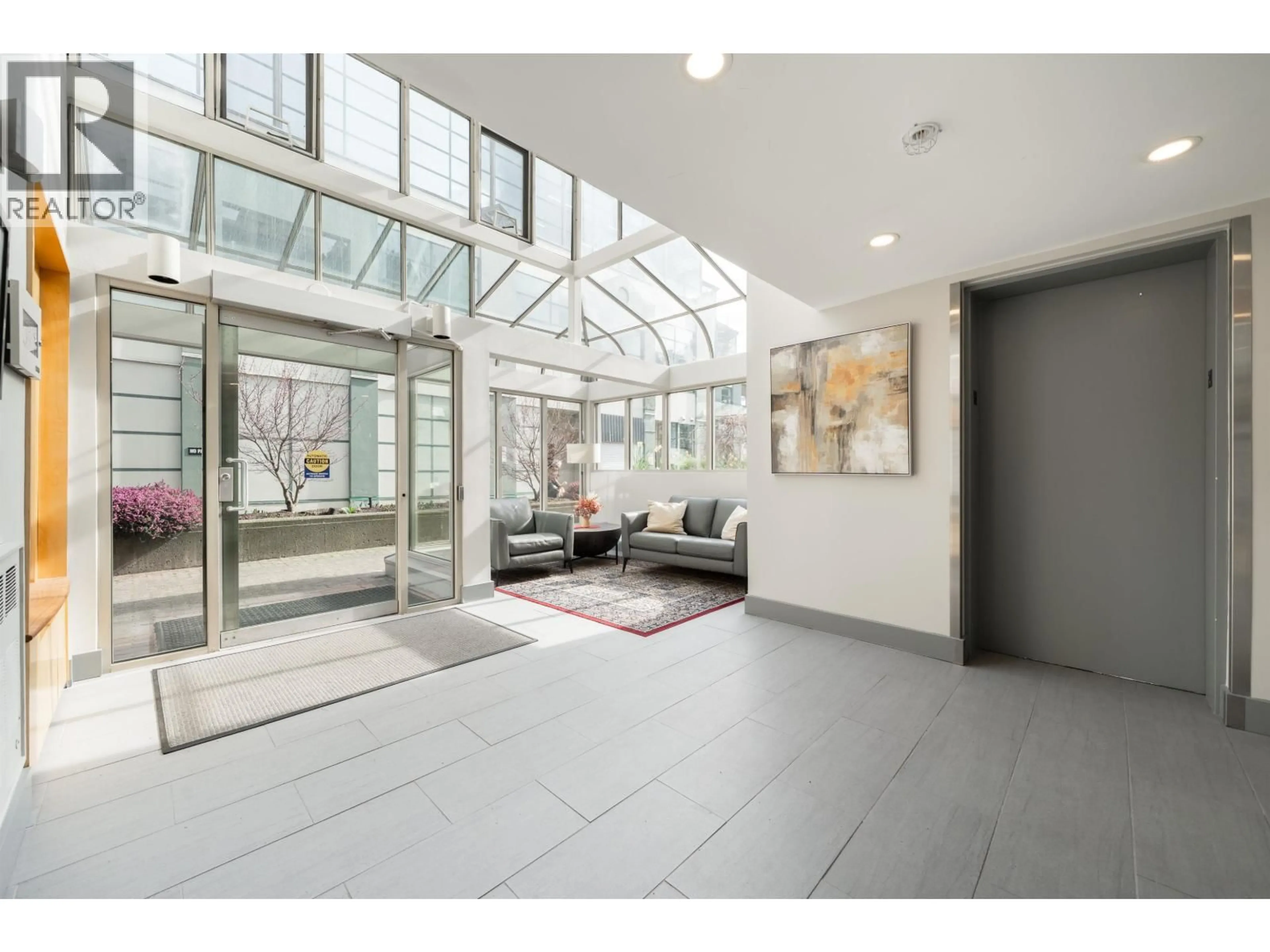 Indoor foyer for 405 - 1502 ISLAND PARK WALK, Vancouver British Columbia V6H3Z8