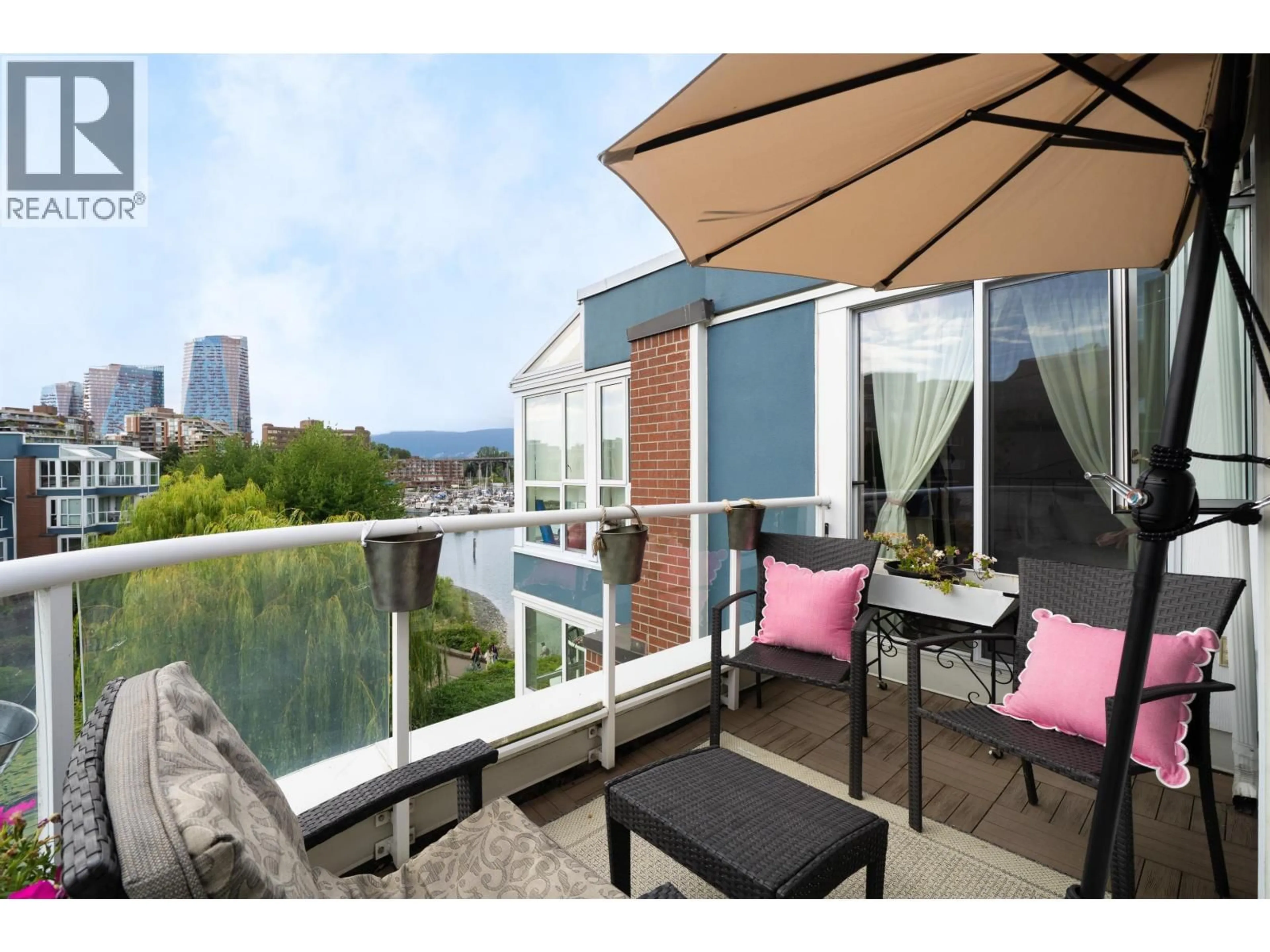 Patio, water/lake/river/ocean view for 405 - 1502 ISLAND PARK WALK, Vancouver British Columbia V6H3Z8