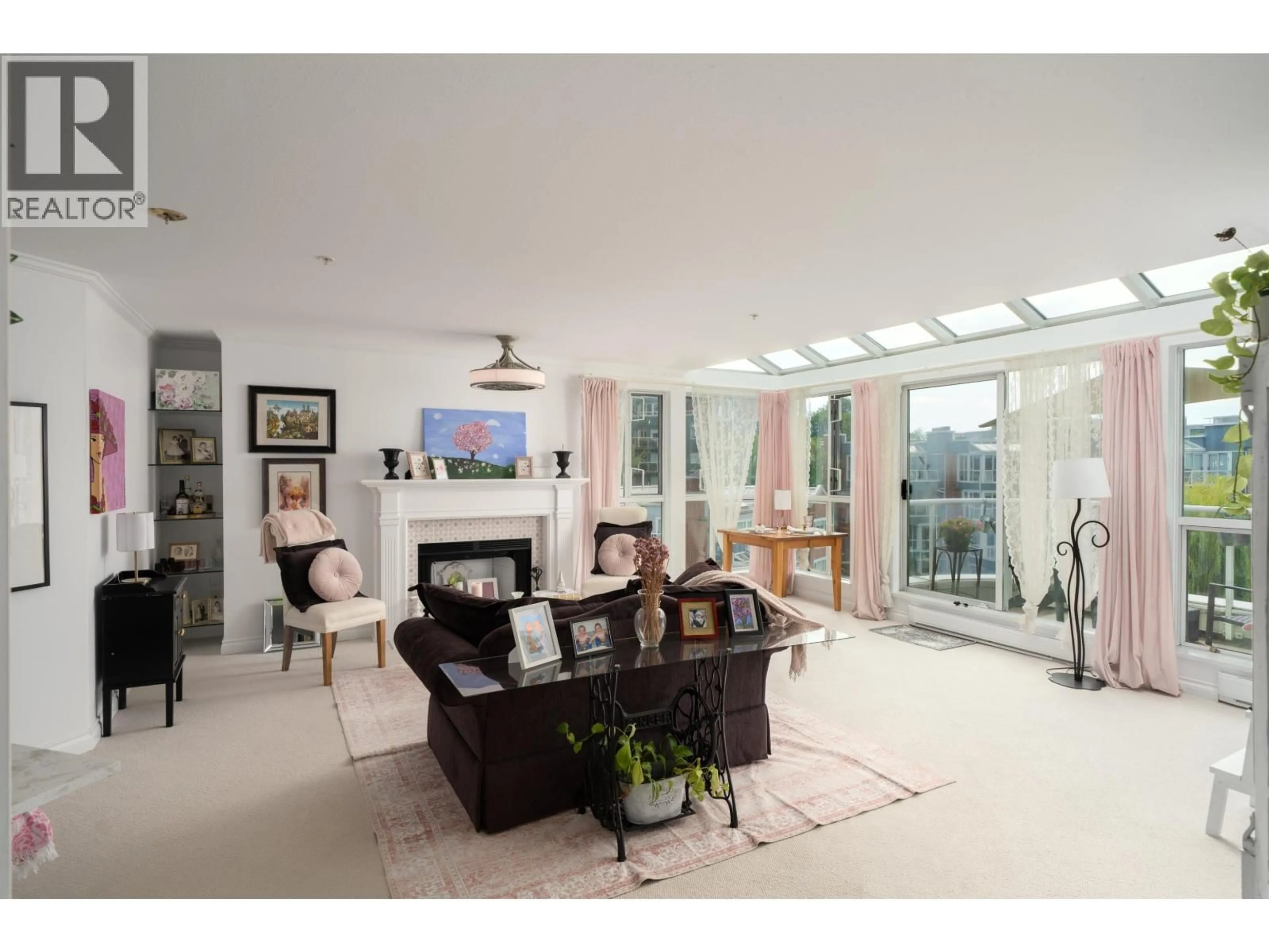 Indoor foyer for 405 - 1502 ISLAND PARK WALK, Vancouver British Columbia V6H3Z8