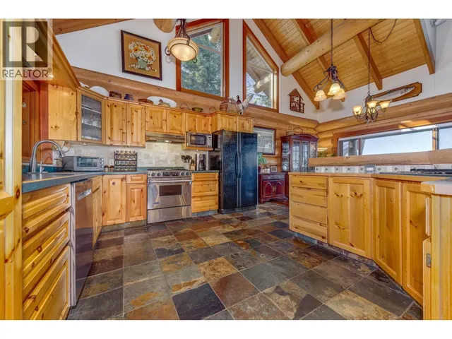 263 GREEN LAKE ROAD, 70 Mile House 4