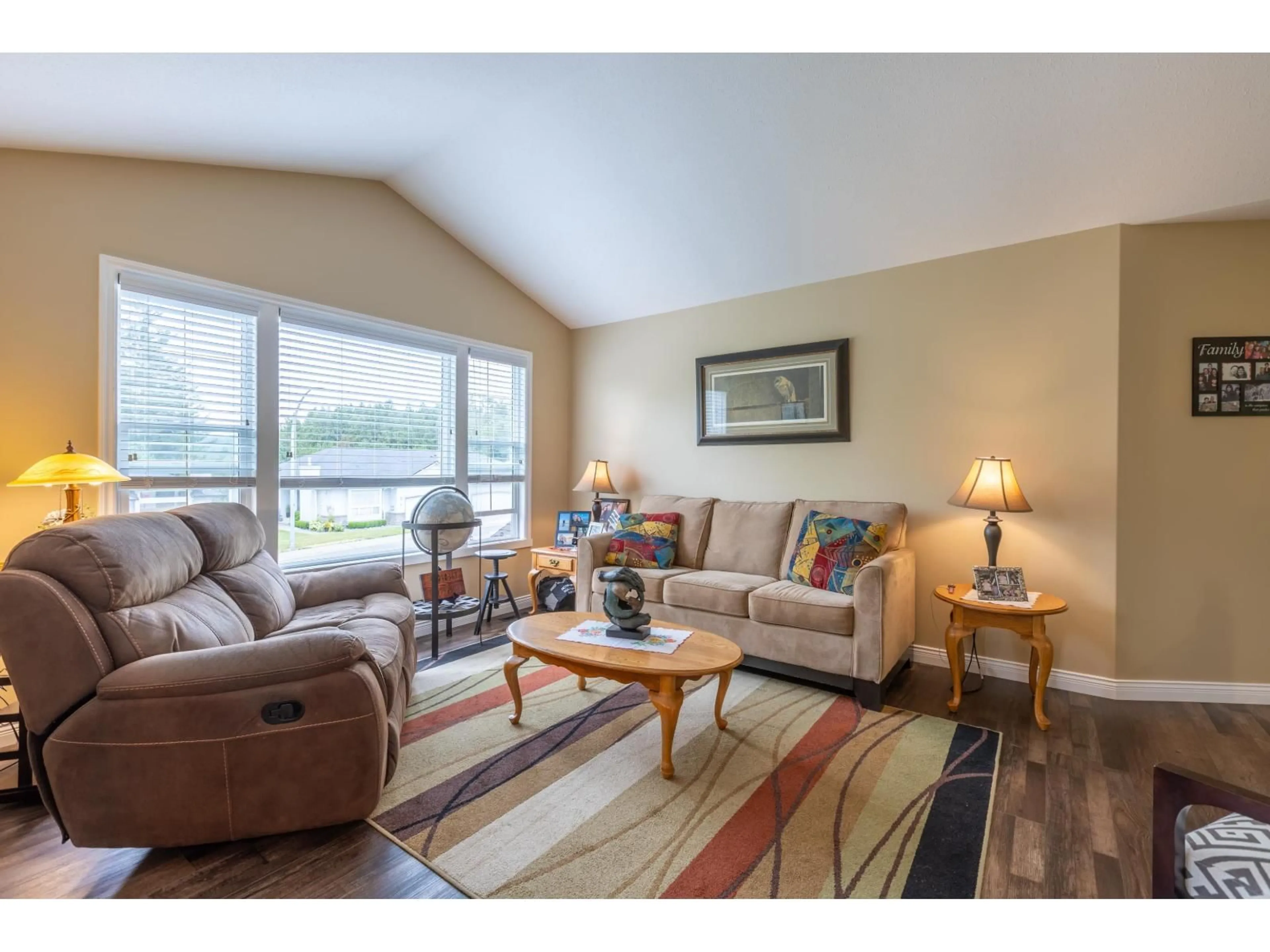 Living room with furniture, unknown for 34908 MILLAR CRESCENT, Abbotsford British Columbia V2S7K5