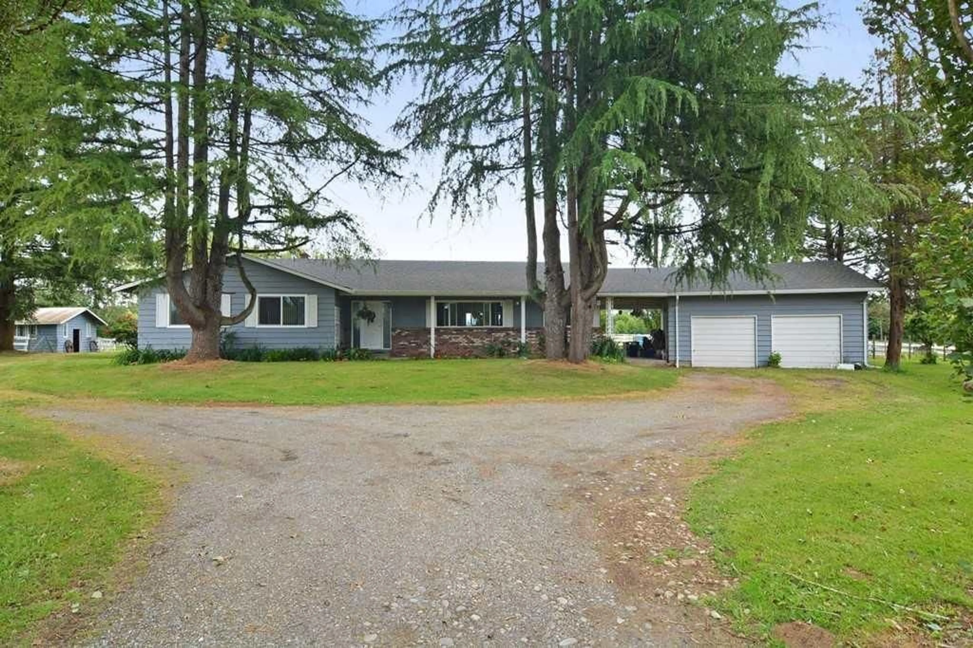 A pic from outside/outdoor area/front of a property/back of a property/a pic from drone, unknown for 1828 248 STREET, Langley British Columbia V4W2C3