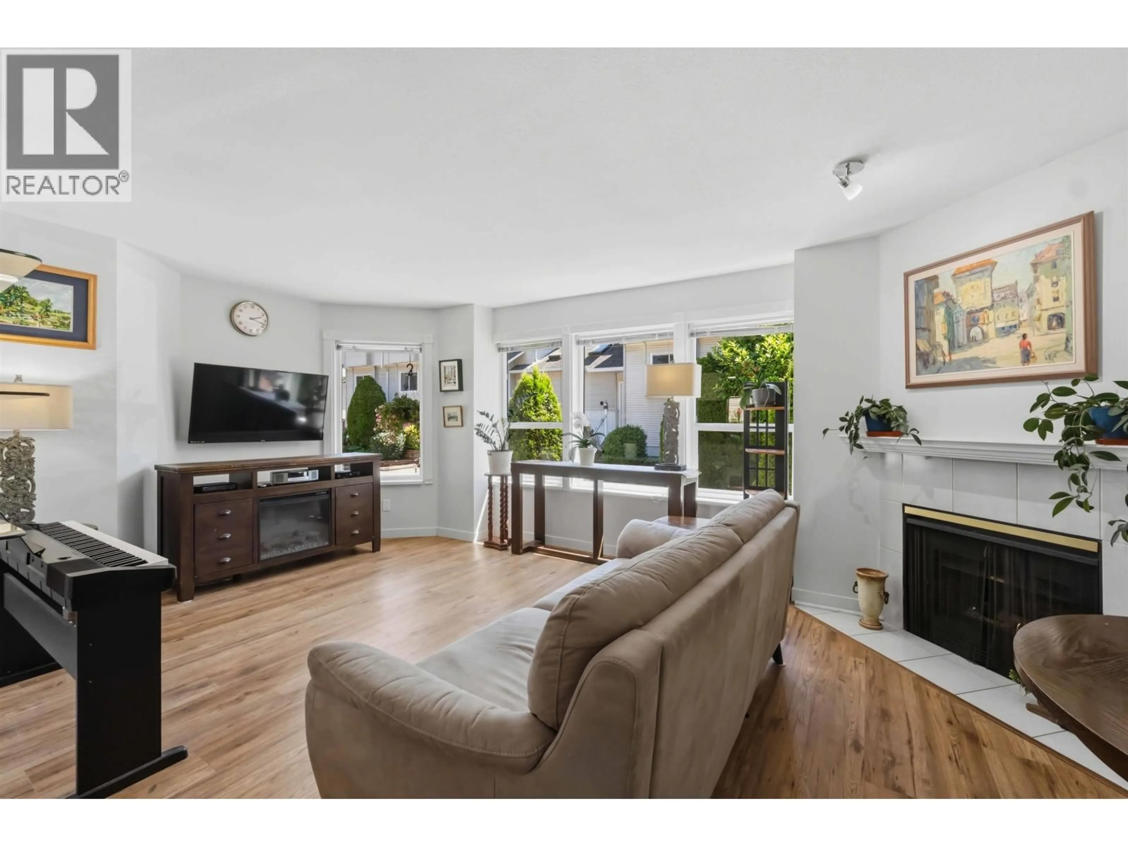 Living room with furniture, unknown for 6 - 19236 119 AVENUE, Pitt Meadows British Columbia V3Y2E8
