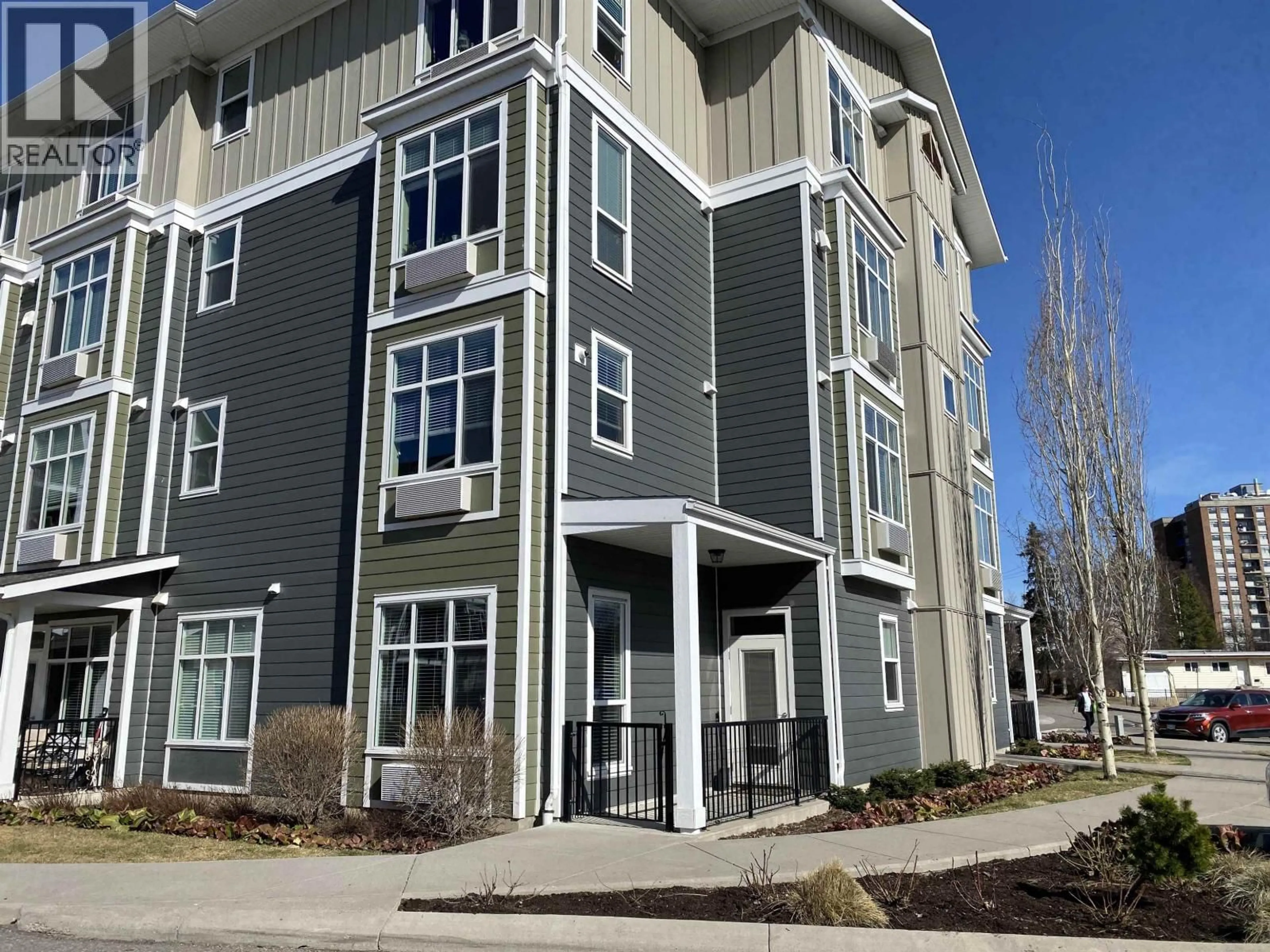 Home with vinyl exterior material, building for 106 - 1444 20TH AVENUE, Prince George British Columbia V2L0C9