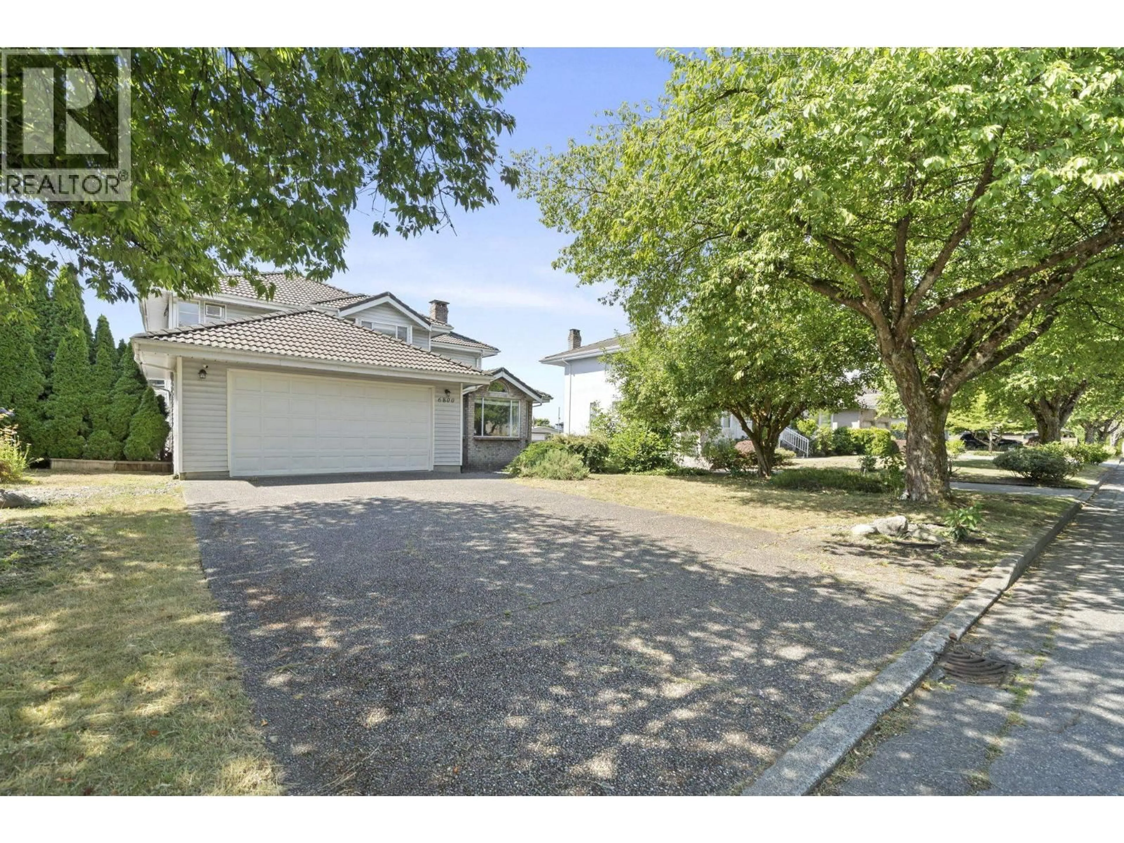 A pic from outside/outdoor area/front of a property/back of a property/a pic from drone, street for 6800 GRANT PLACE, Burnaby British Columbia V5B4X2