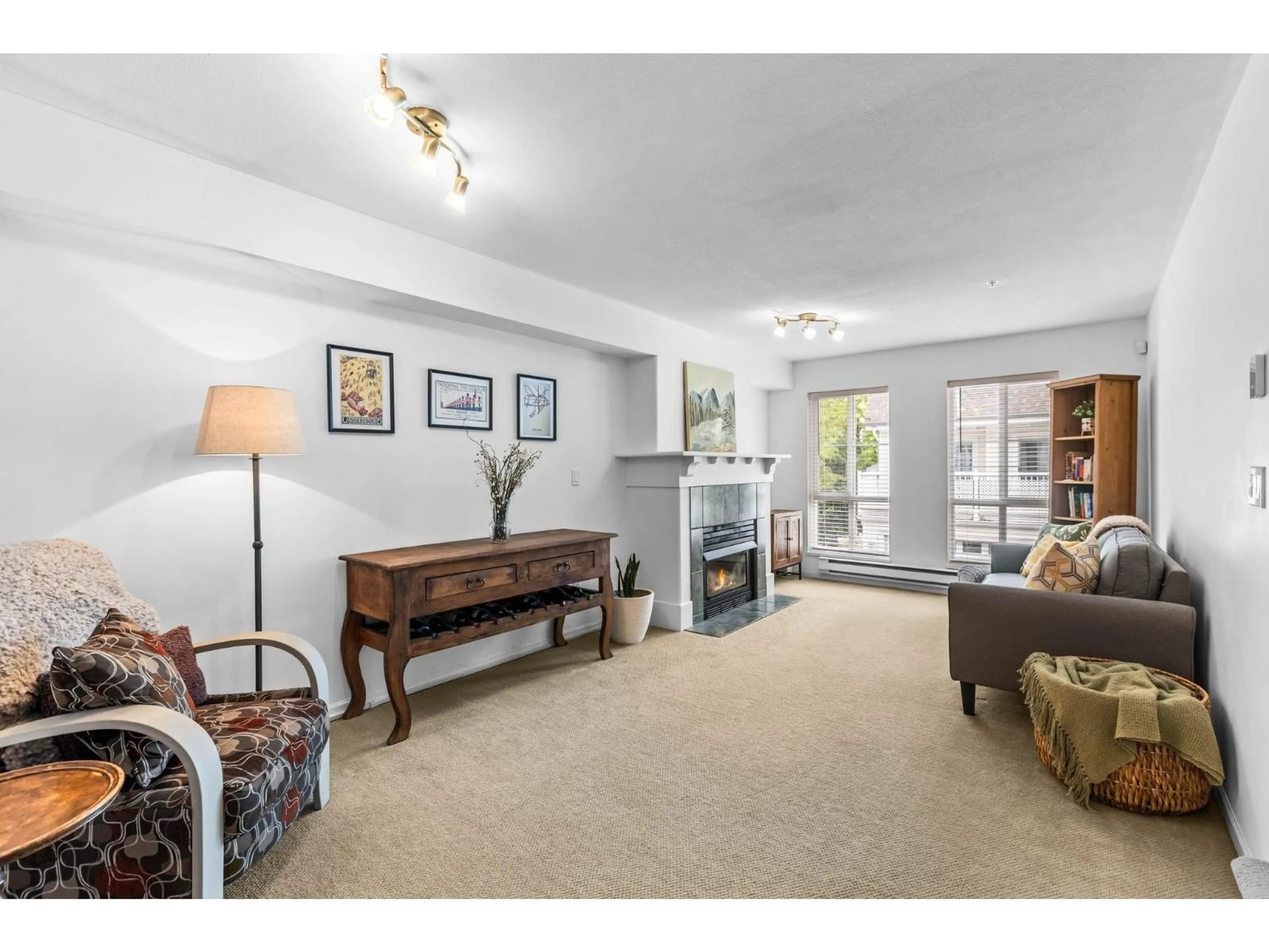Living room with furniture, unknown for 4 - 8930 WALNUT GROVE DRIVE, Langley British Columbia V1M3K2