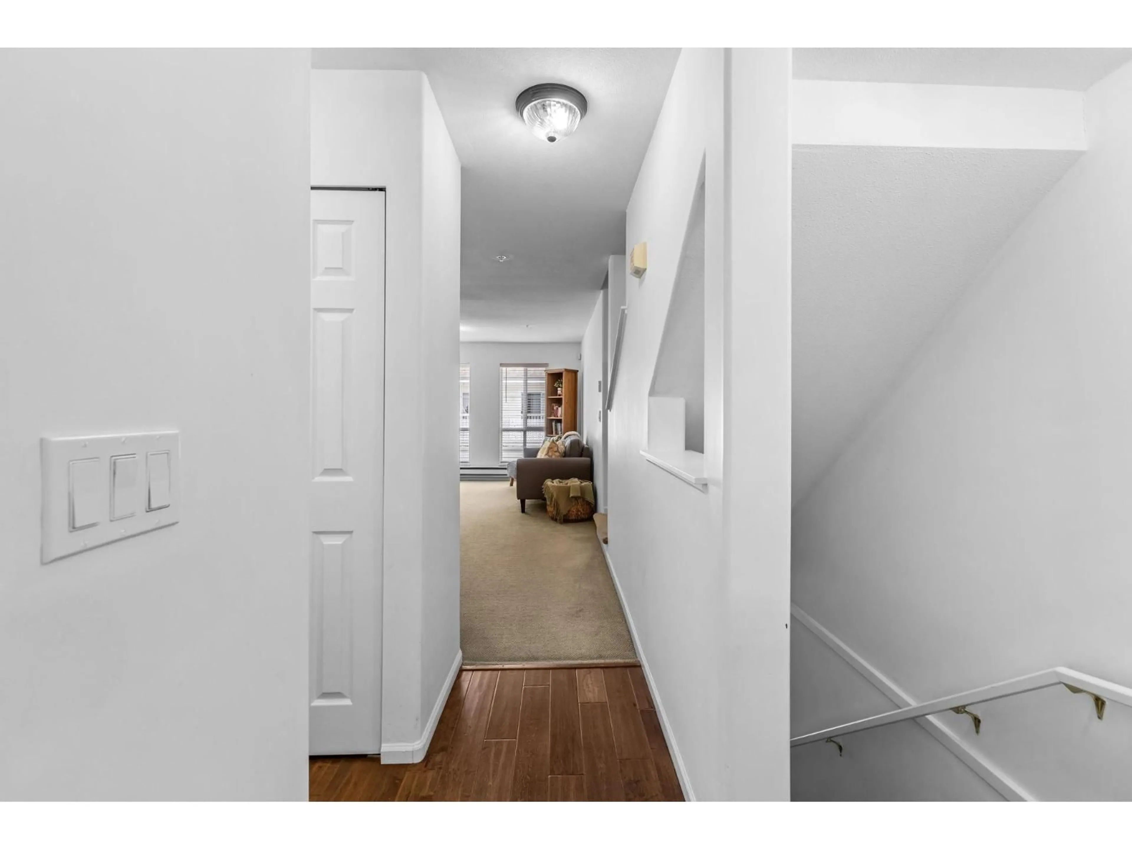 Indoor entryway for 4 - 8930 WALNUT GROVE DRIVE, Langley British Columbia V1M3K2