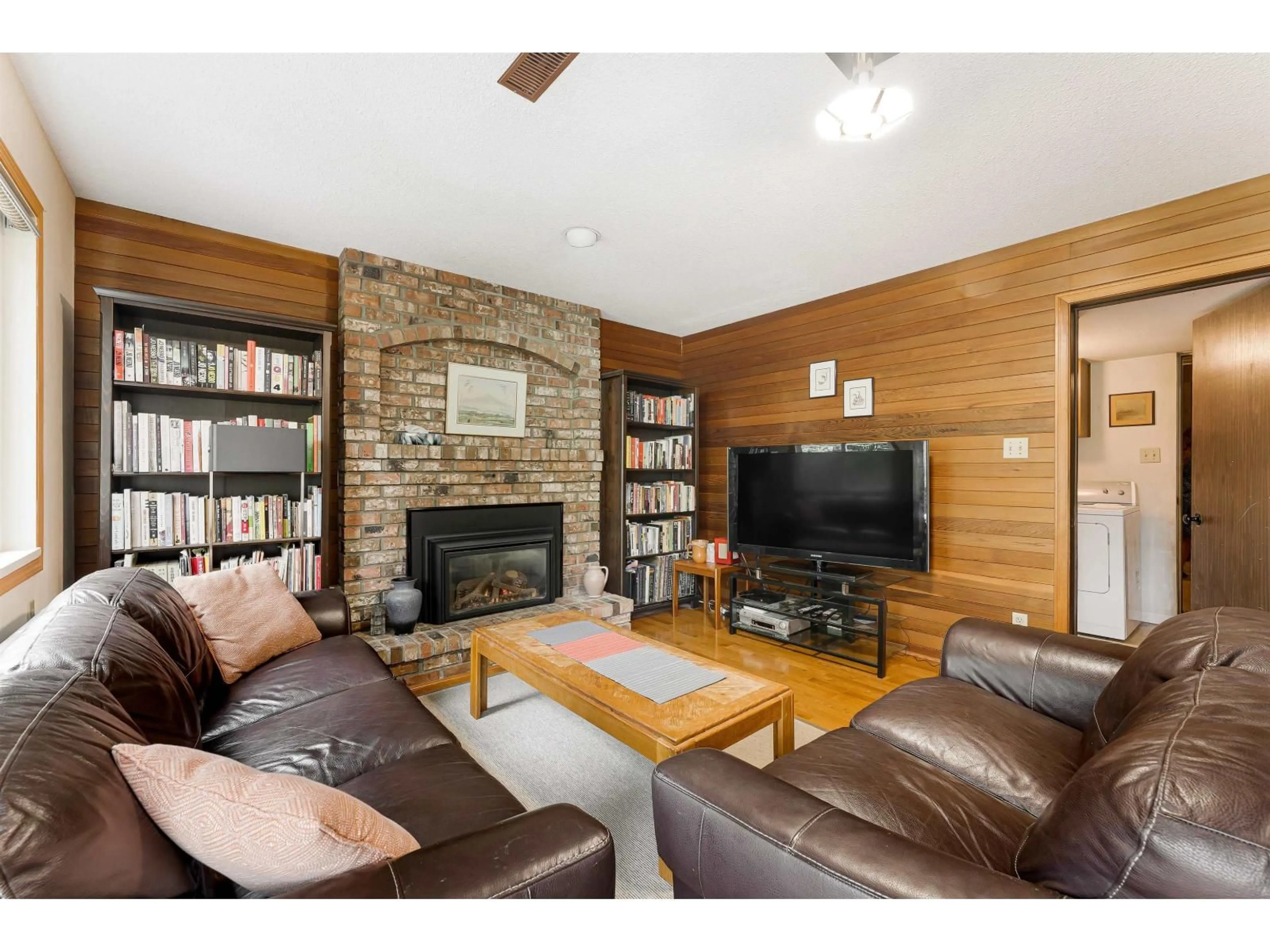 Living room with furniture, wood/laminate floor for 2215 153A STREET, Surrey British Columbia V4A4R4
