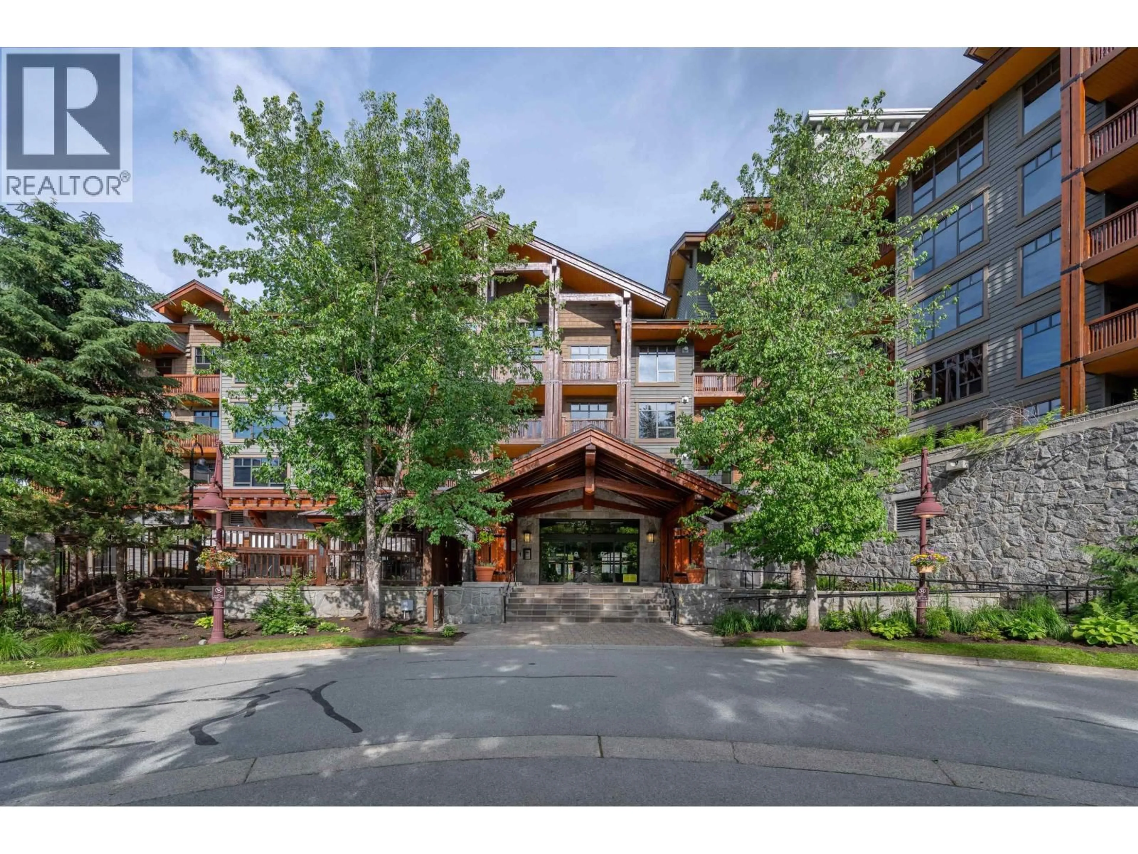Indoor foyer for 524 - 2202 GONDOLA WAY, Whistler British Columbia V8E0M7