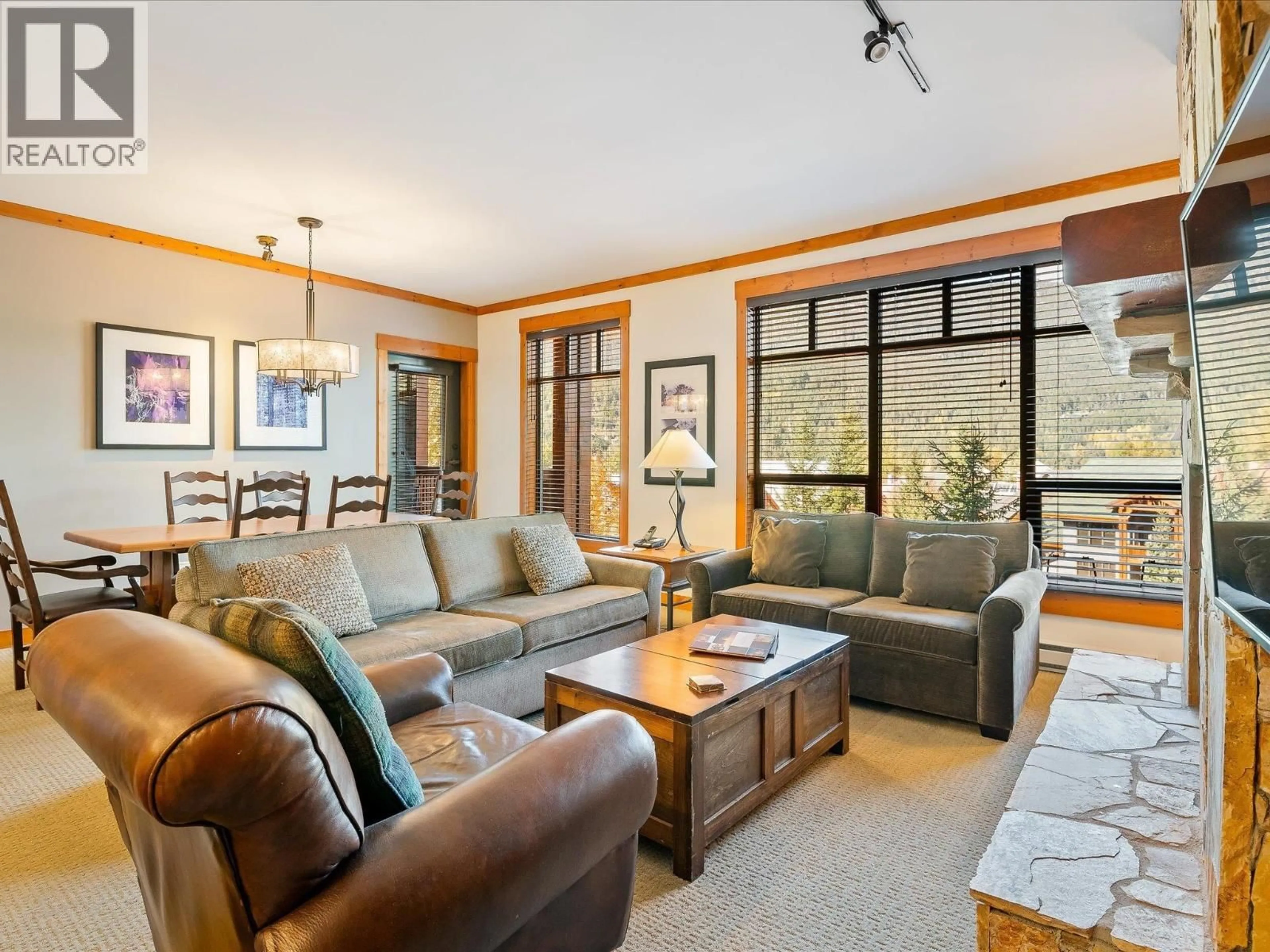 Living room with furniture, unknown for 524 - 2202 GONDOLA WAY, Whistler British Columbia V8E0M7