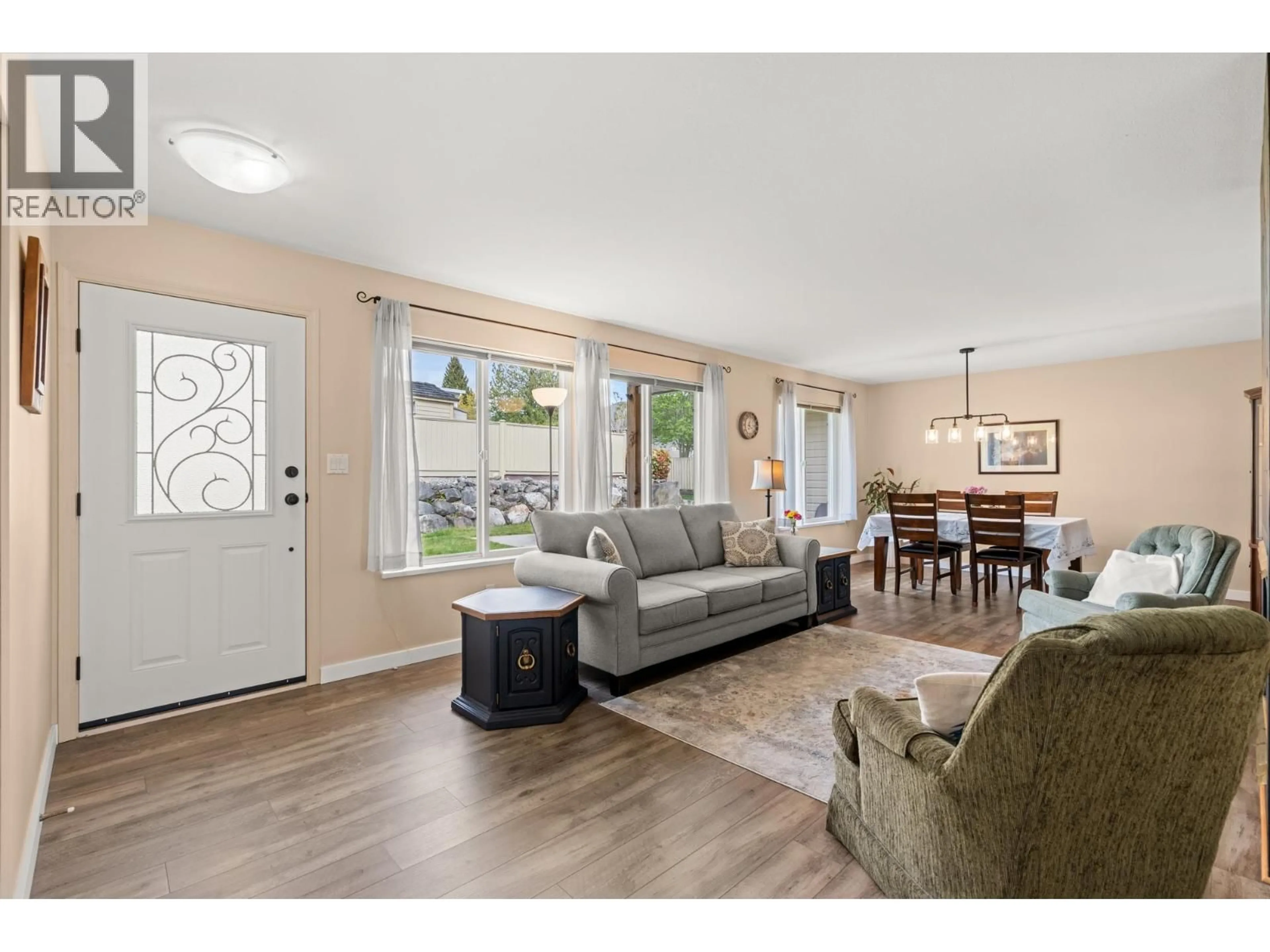 Living room with furniture, unknown for 6365 HOMESTEAD AVENUE, Sechelt British Columbia V7Z0M7