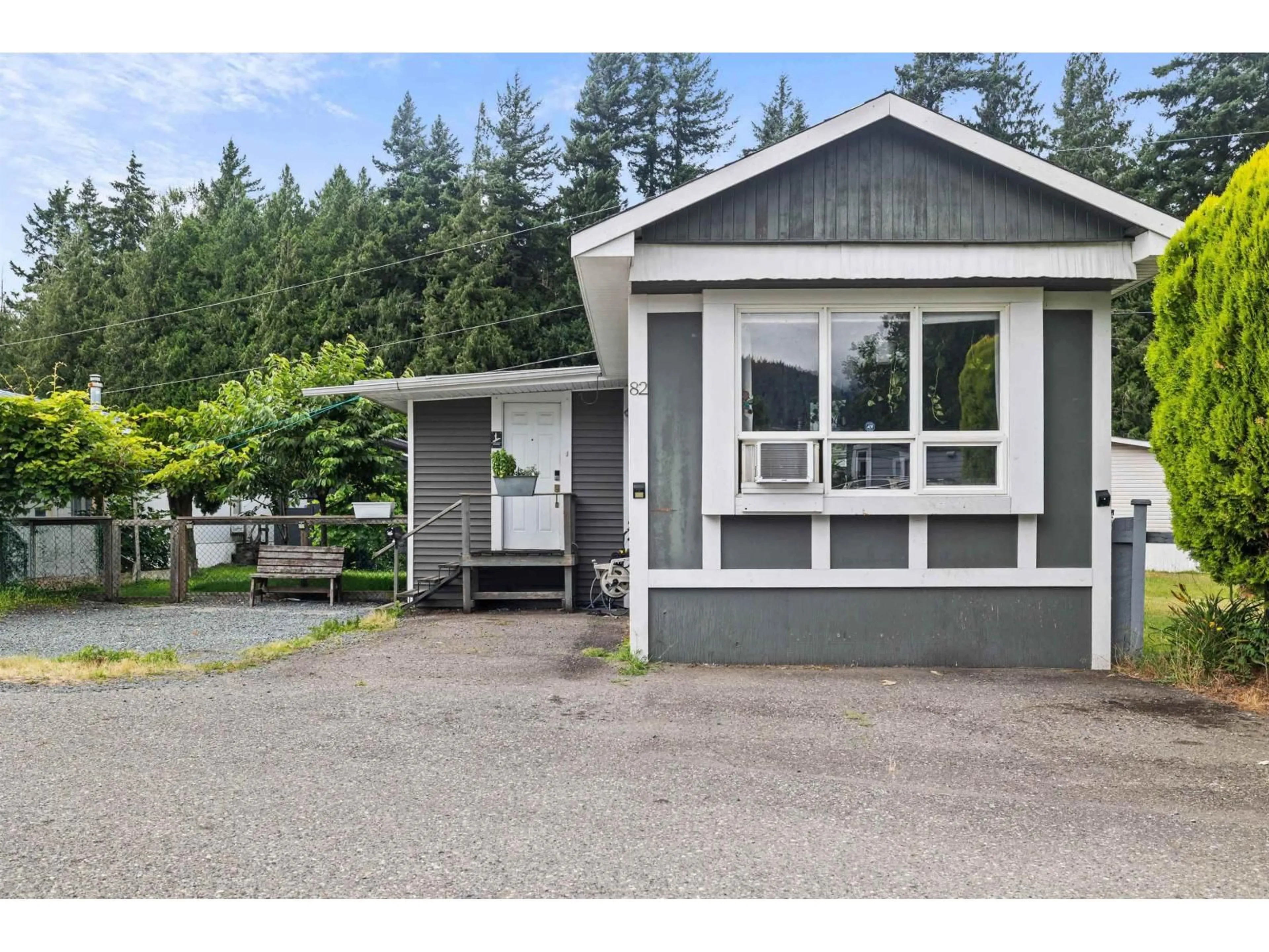 Home with vinyl exterior material, street for 82 - 5742 UNSWORTH ROAD, Chilliwack British Columbia V2R1B2