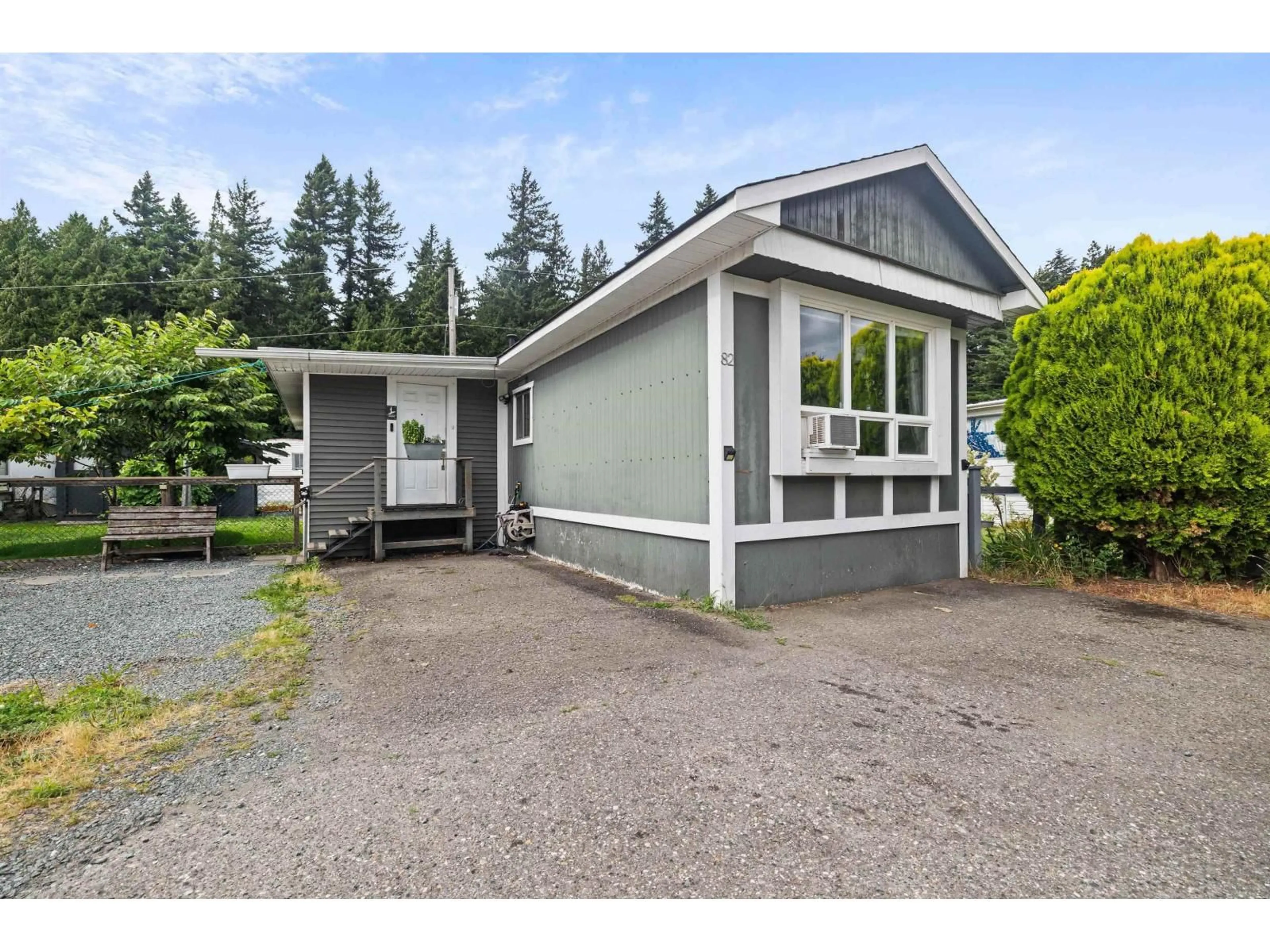 Home with vinyl exterior material, street for 82 - 5742 UNSWORTH ROAD, Chilliwack British Columbia V2R1B2