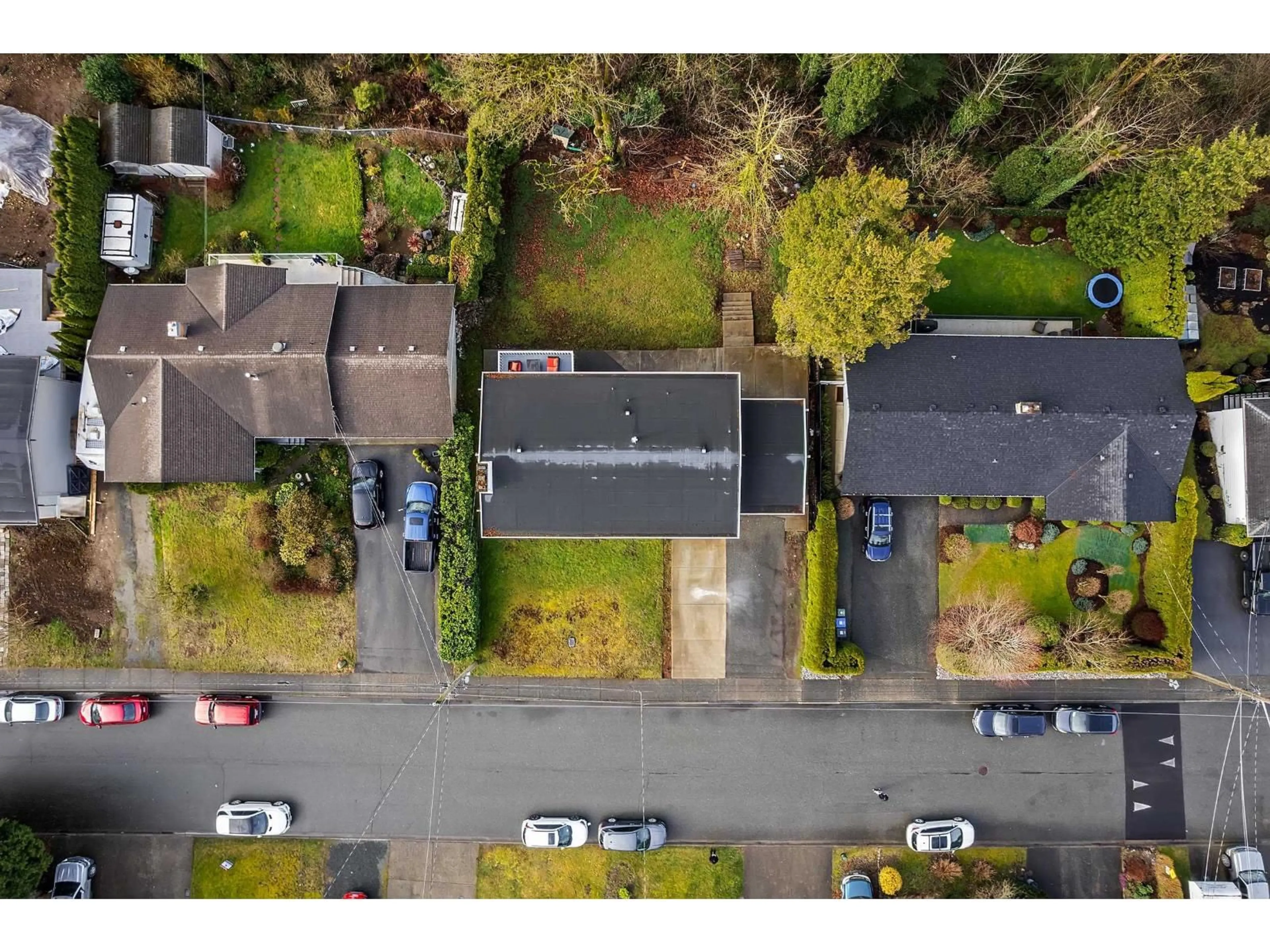A pic from outside/outdoor area/front of a property/back of a property/a pic from drone, street for 34889 HIGH DRIVE, Abbotsford British Columbia V2S2X7