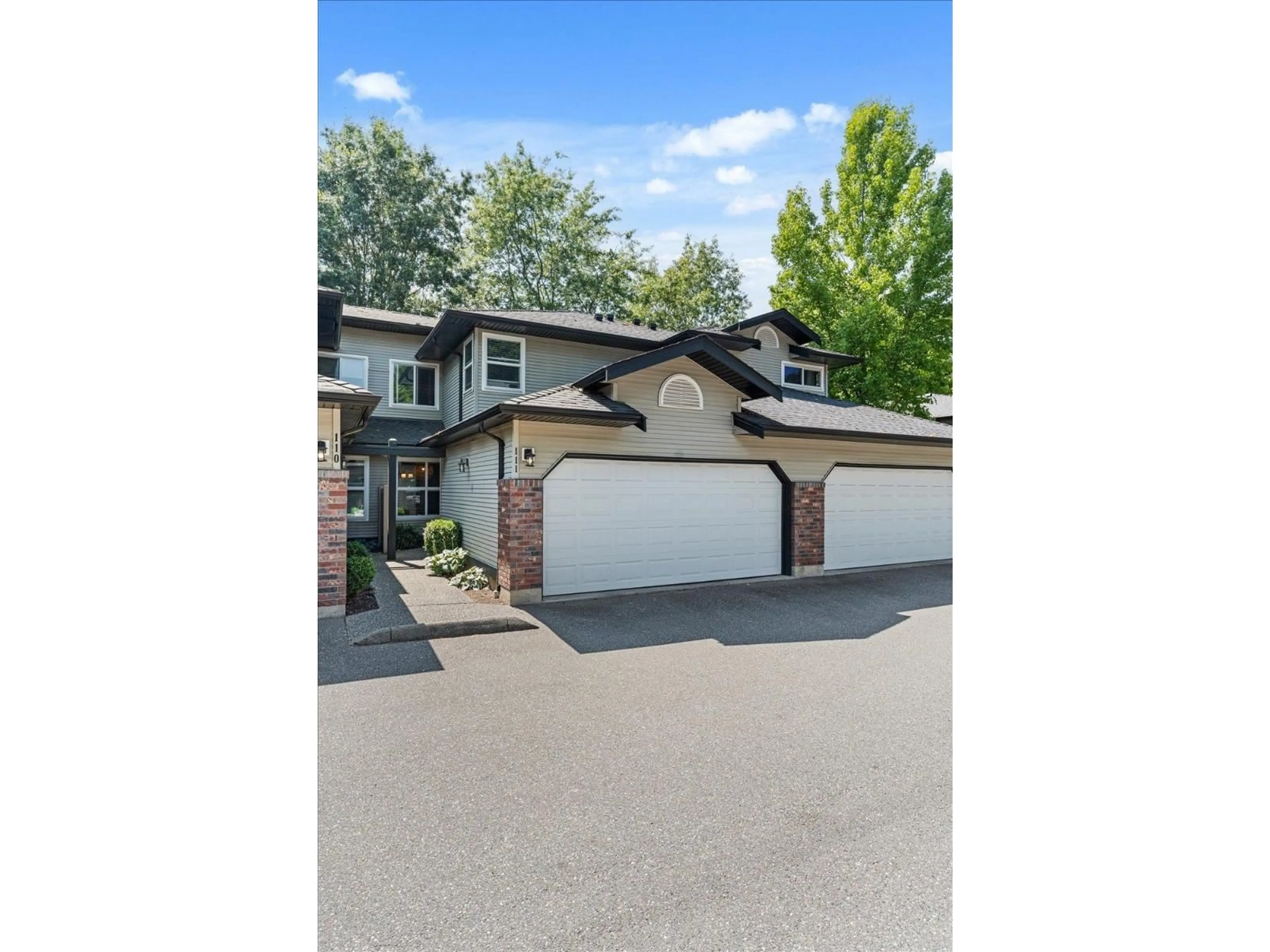 A pic from outside/outdoor area/front of a property/back of a property/a pic from drone, street for 111 - 36060 OLD YALE ROAD, Abbotsford British Columbia V3G2E9